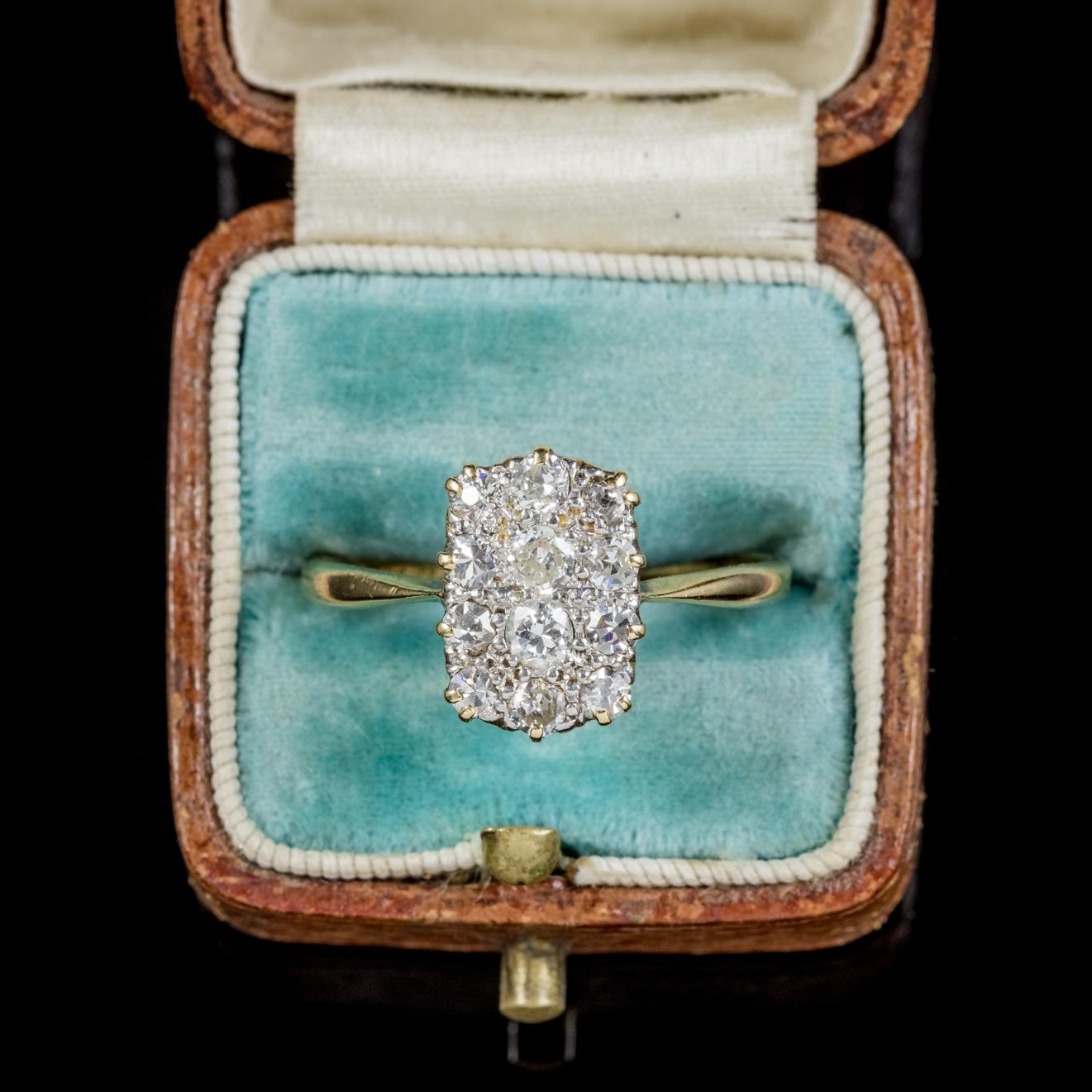 Antique Victorian Twelve-Stone Diamond Cluster Ring 18 Carat Gold, circa 1900 3