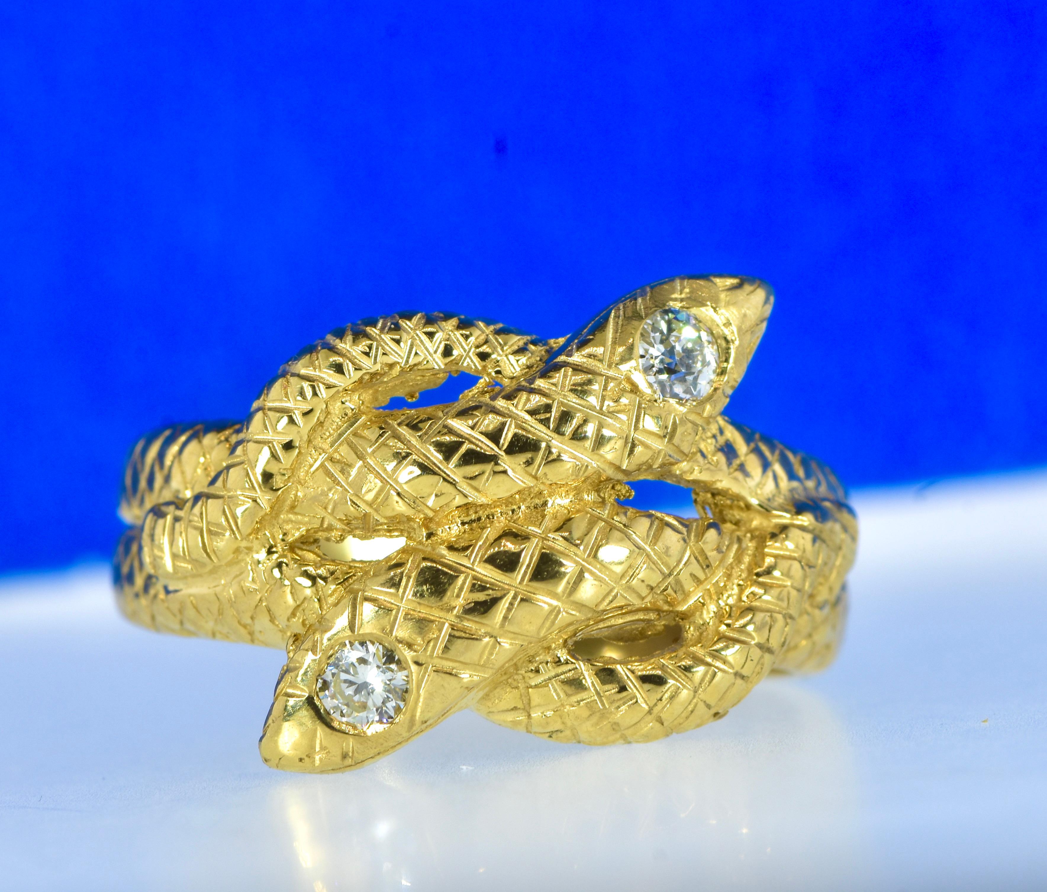 Antique Twin Serpent  Ring symbolizing eternal love in gold with  Diamonds 1880 For Sale 4