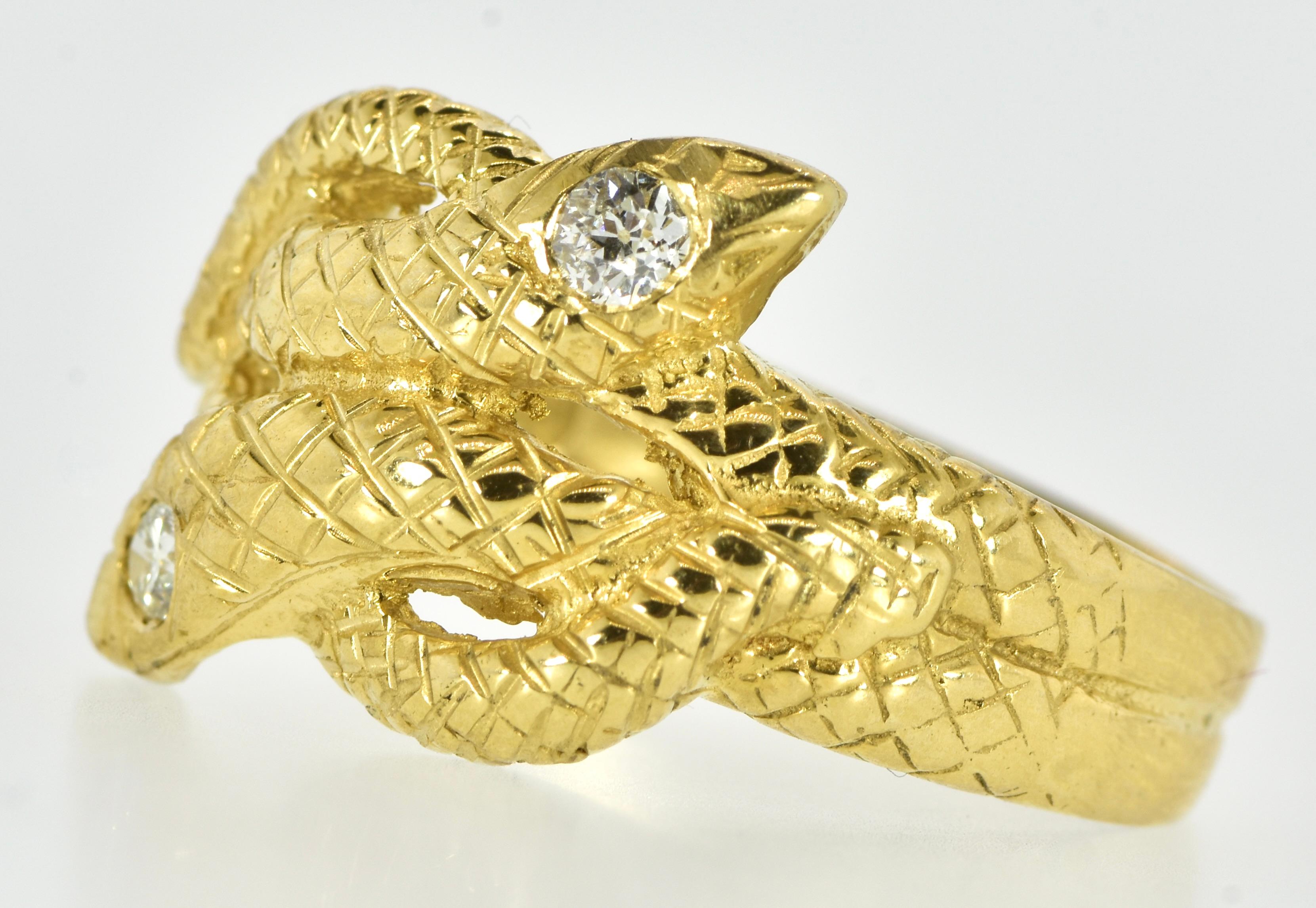 Antique Twin Serpent  Ring symbolizing eternal love in gold with  Diamonds 1880 For Sale 1