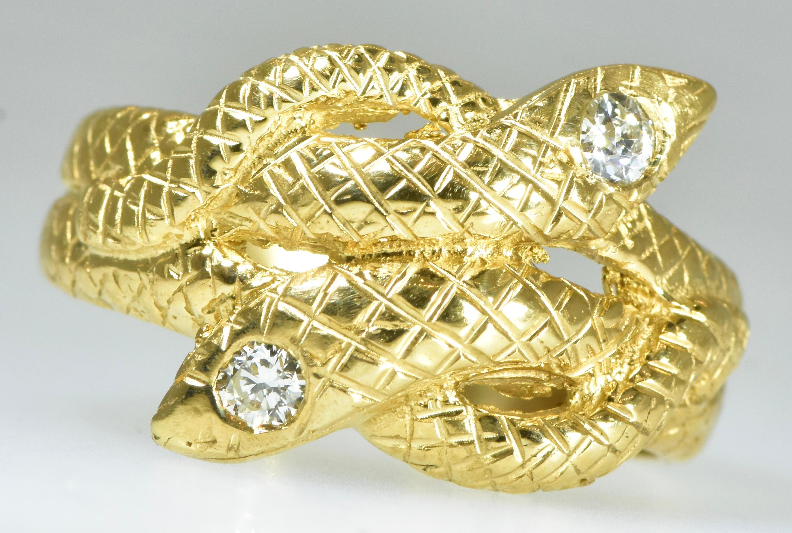 Antique Twin Serpent  Ring symbolizing eternal love in gold with  Diamonds 1880 For Sale 4