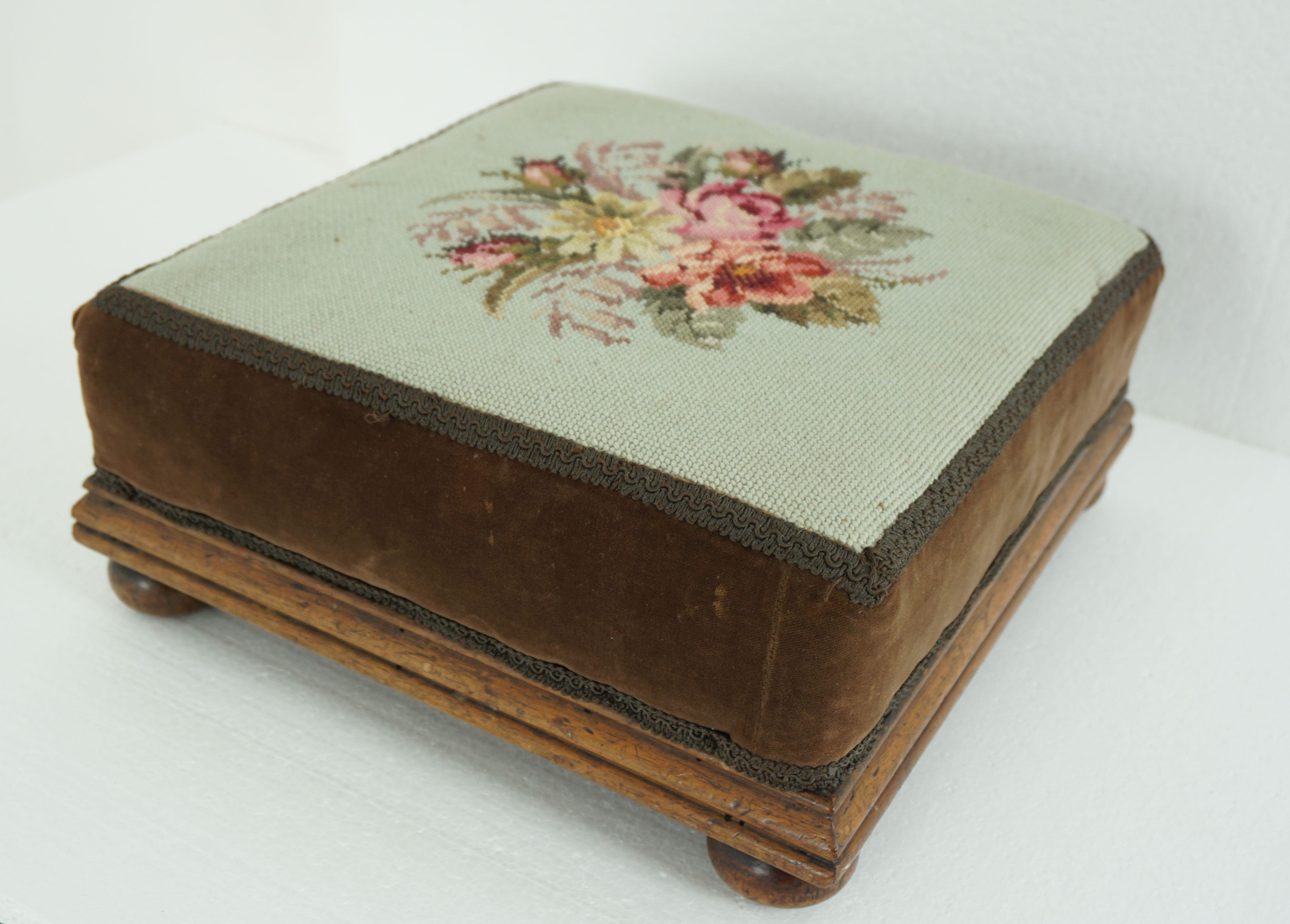 Hand-Crafted Antique Victorian Upholstered Walnut Foot Stool Bench, Scotland, 1890-1907