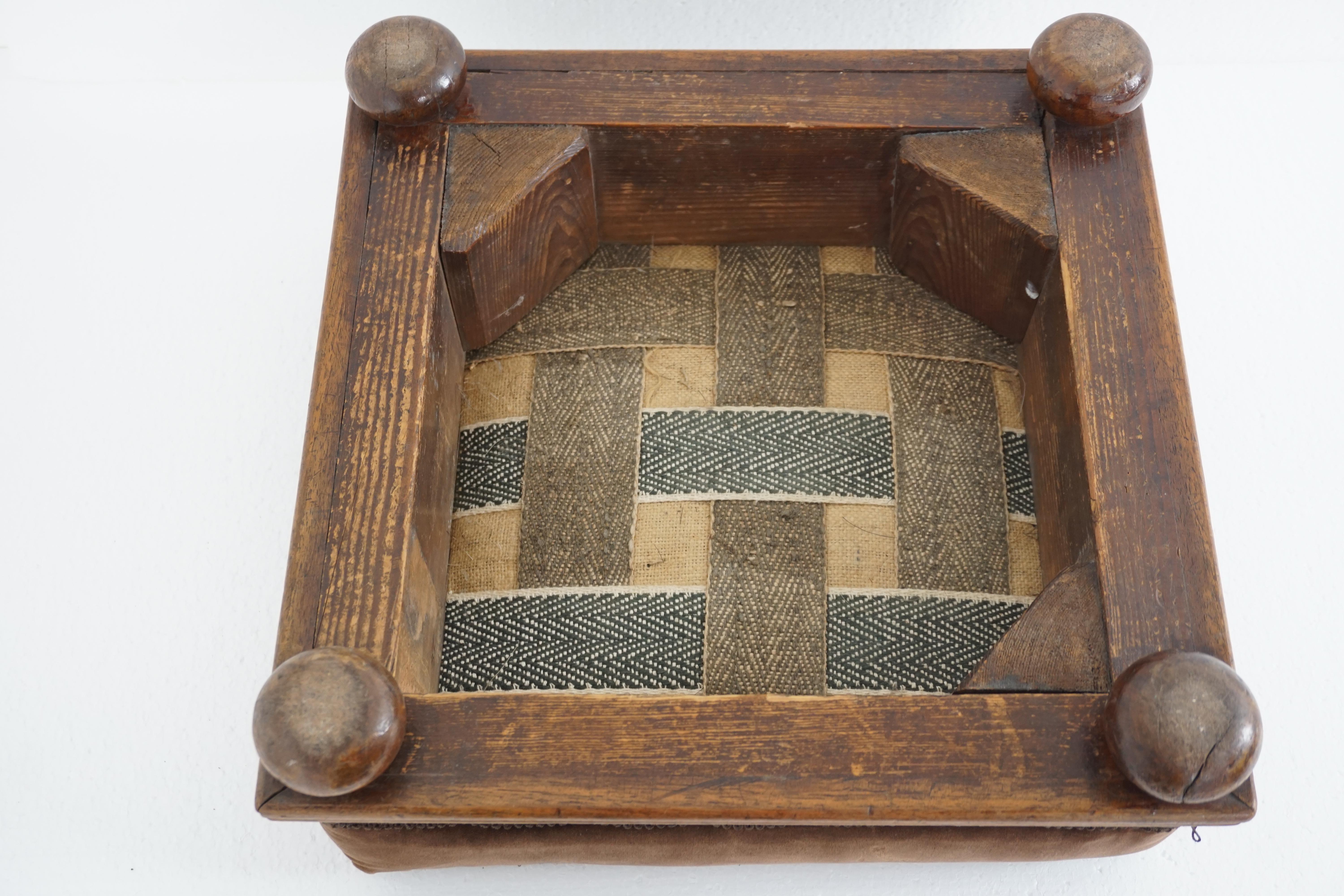 Antique Victorian Upholstered Walnut Foot Stool Bench, Scotland, 1890-1907 1