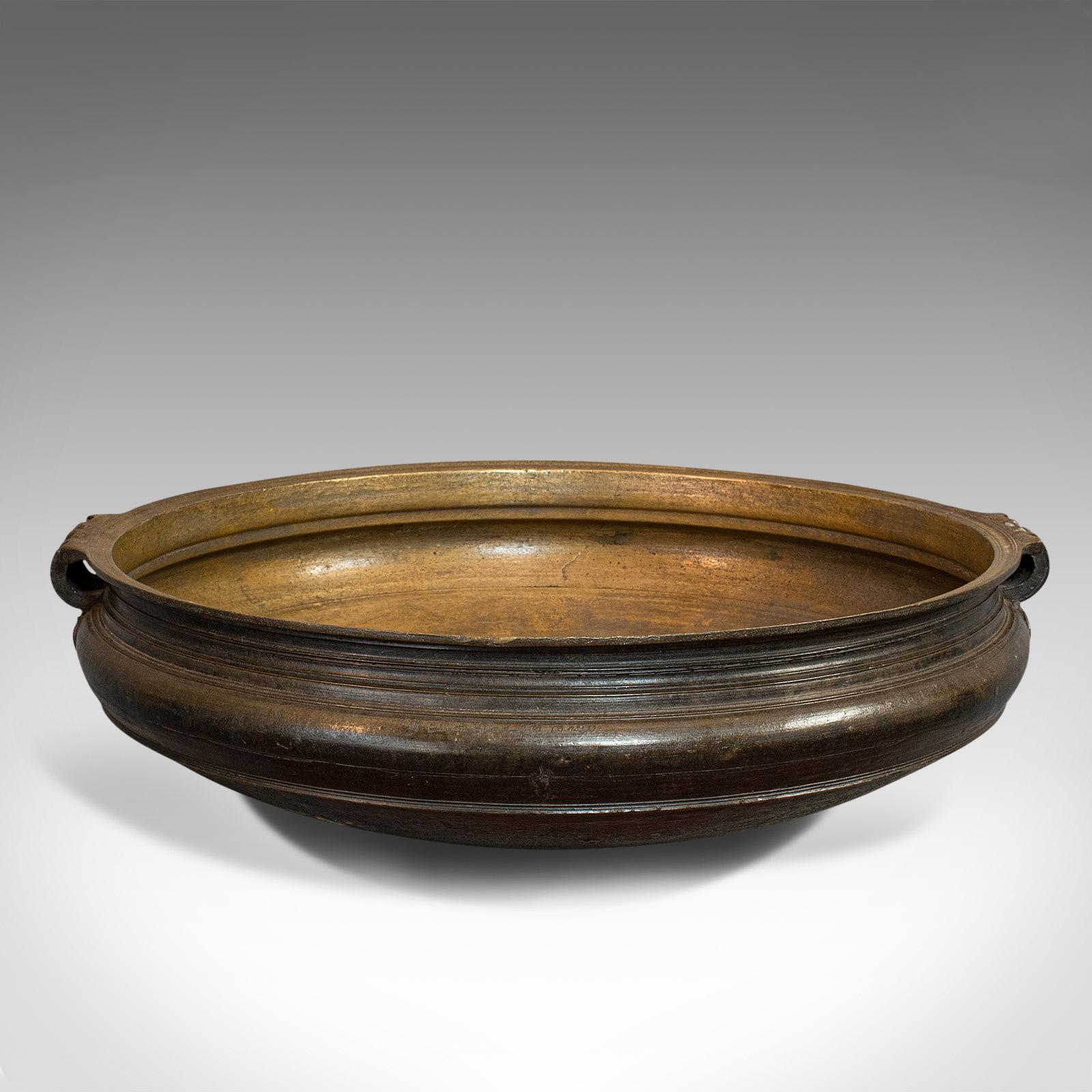 This is an antique Victorian urli. An Indian, bronze temple or cooking bowl, dating to the mid-19th century, circa 1850.

Wonderful example of 19th century Indian cookware
Displays a desirable aged patina
Heavy bronze form with deep, tapered