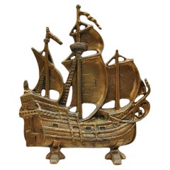 Antique fermoir de porte victorien en fonte artificielle figurative en bronze représentant un bateau de voile