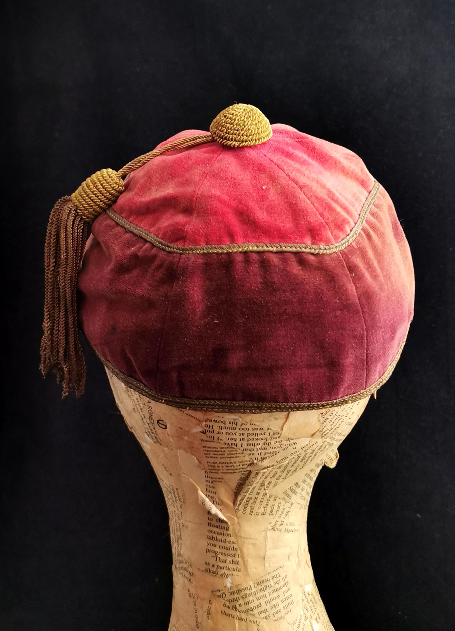 Ancienne casquette de jockeys en velours de l'époque victorienne, chapeau de sport  État moyen à NEWARK, GB