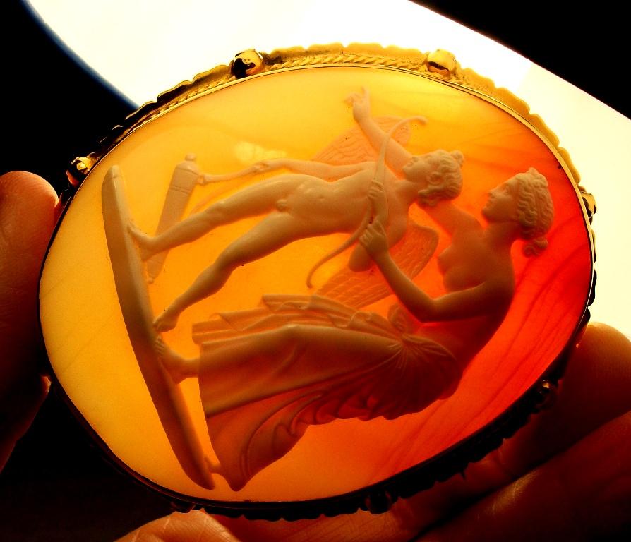 Antique Victorian Venus Teaching Archery to Cupid Shell Cameo Brooch For Sale 8