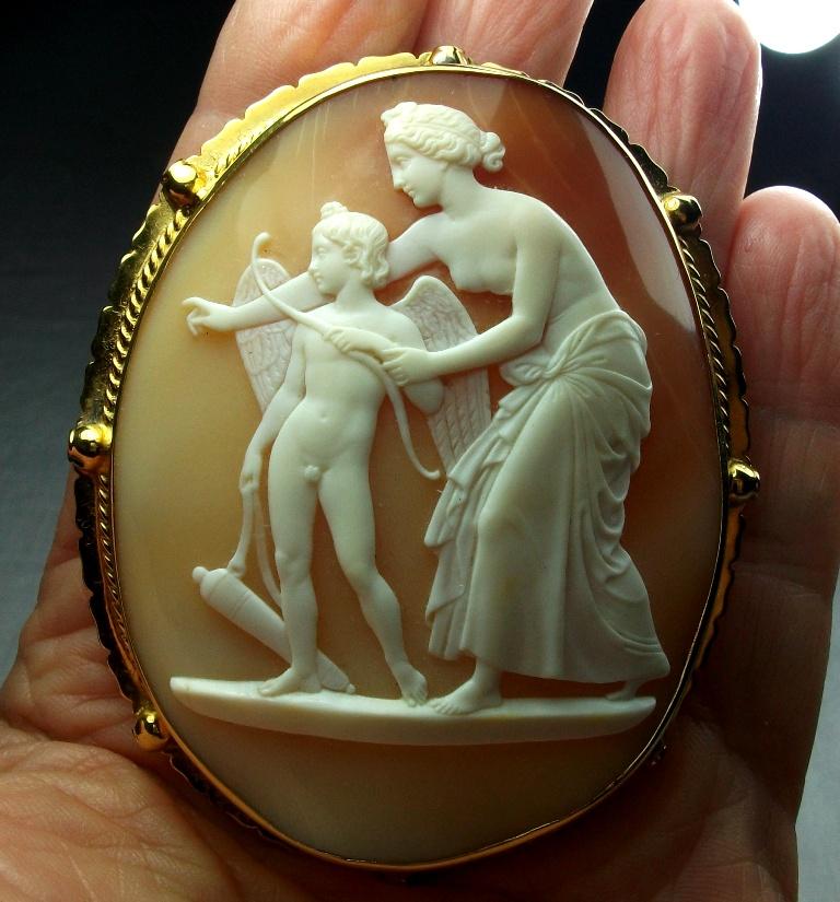 Antique Victorian Venus Teaching Archery to Cupid Shell Cameo Brooch For Sale 1