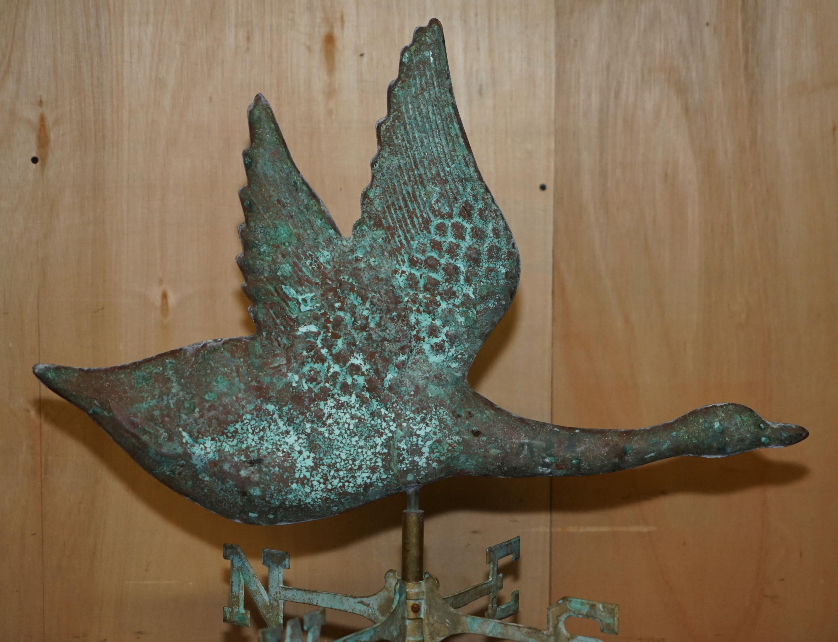 Casa Reale Antiquariato

Royal House Antiques è lieta di offrire in vendita questa splendida banderuola vittoriana in rame verde verdastro, splendidamente montata per l'esposizione interna.

Tieni presente che le spese di spedizione indicate sono