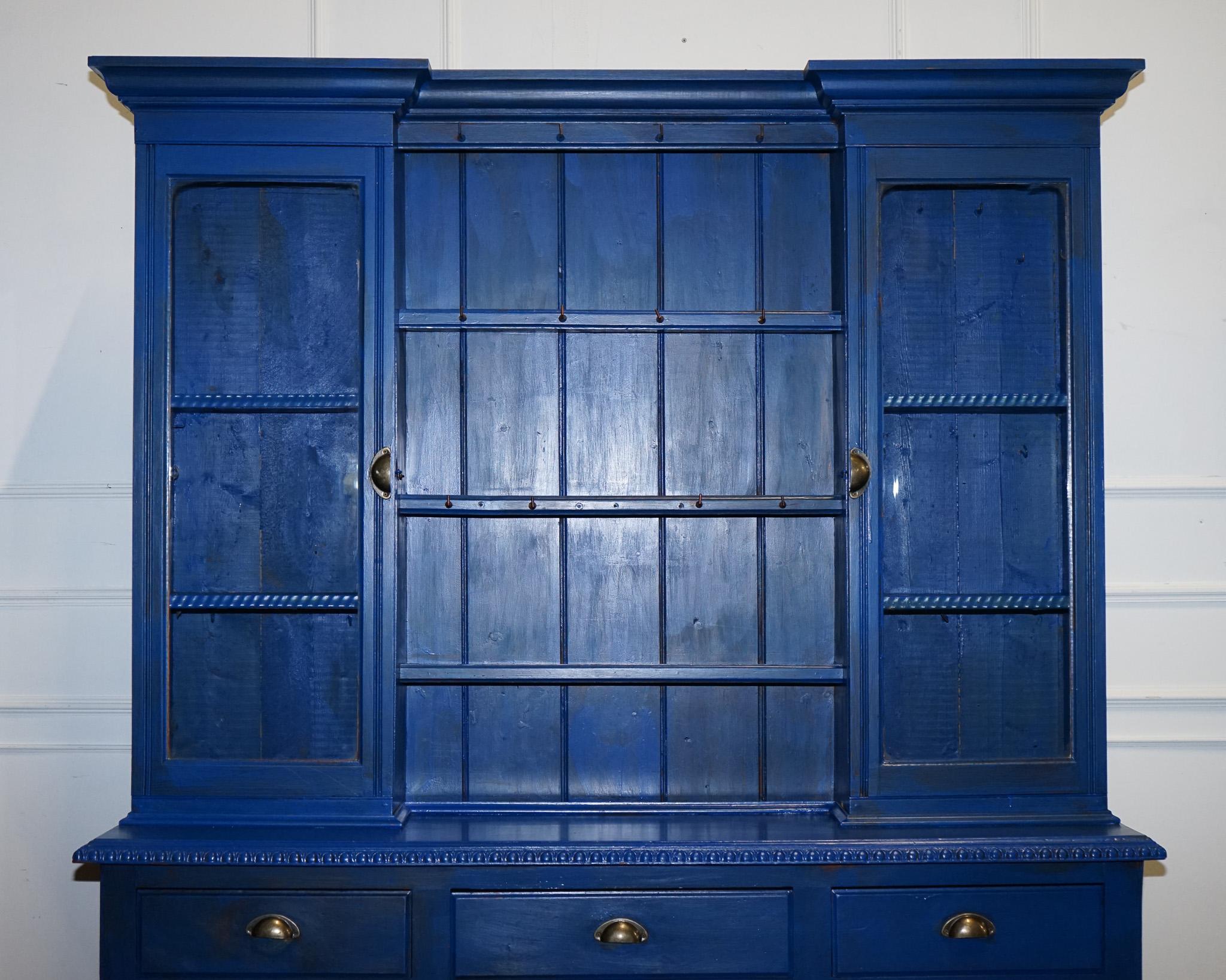 ANTIQUE VICTORIAN VIBRANT BLUE HAND PAINTED KITCHEN CUPBOARD CABiNET (Handgefertigt) im Angebot