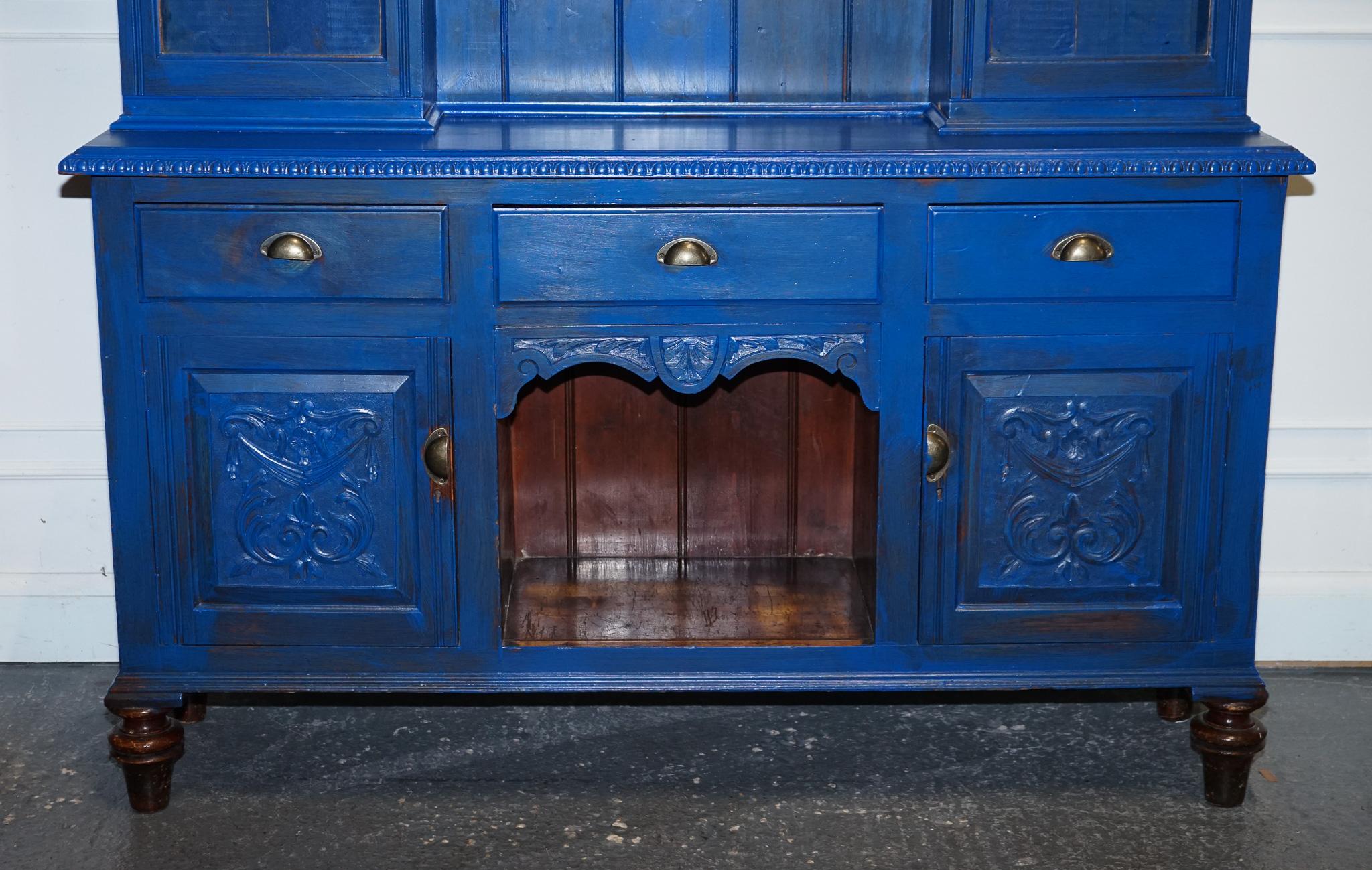 ANTIQUE VICTORIAN VIBRANT BLUE HAND PAINTED KITCHEN CUPBOARD CABiNET im Zustand „Gut“ im Angebot in Pulborough, GB