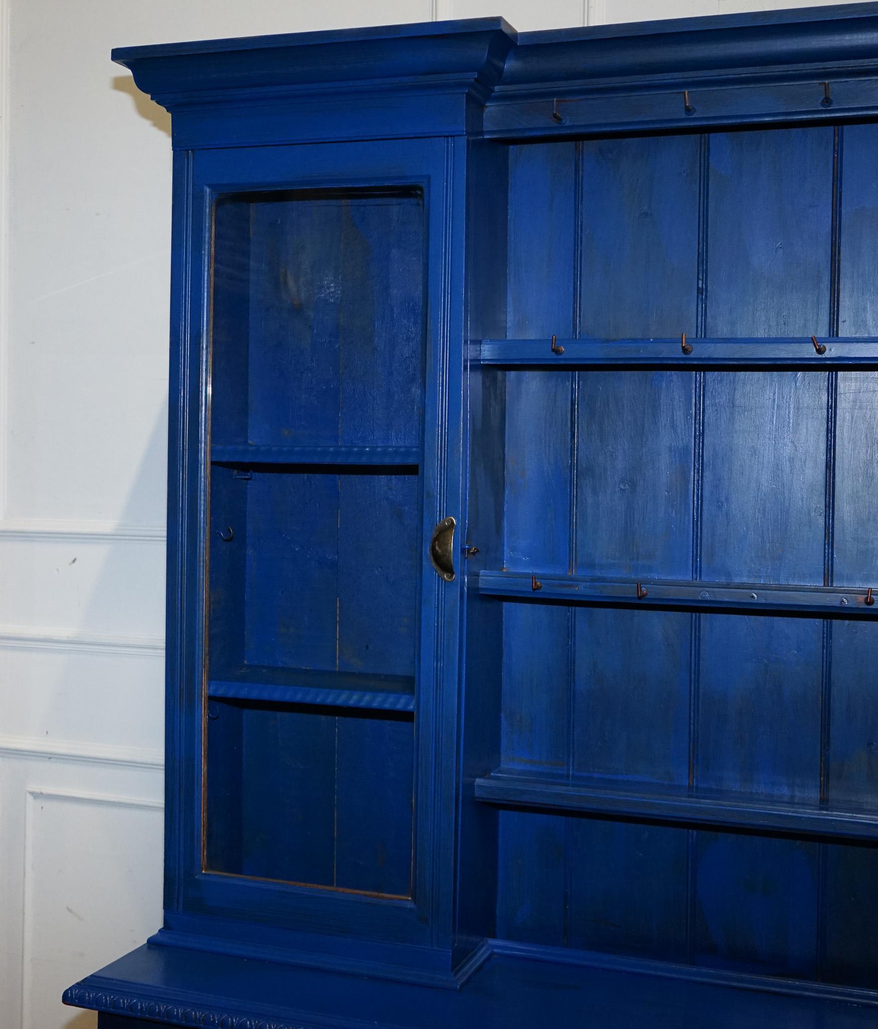 ANTIQUE VICTORIAN VIBRANT BLUE HAND PAINTED KITCHEN CUPBOARD CABiNET (20. Jahrhundert) im Angebot