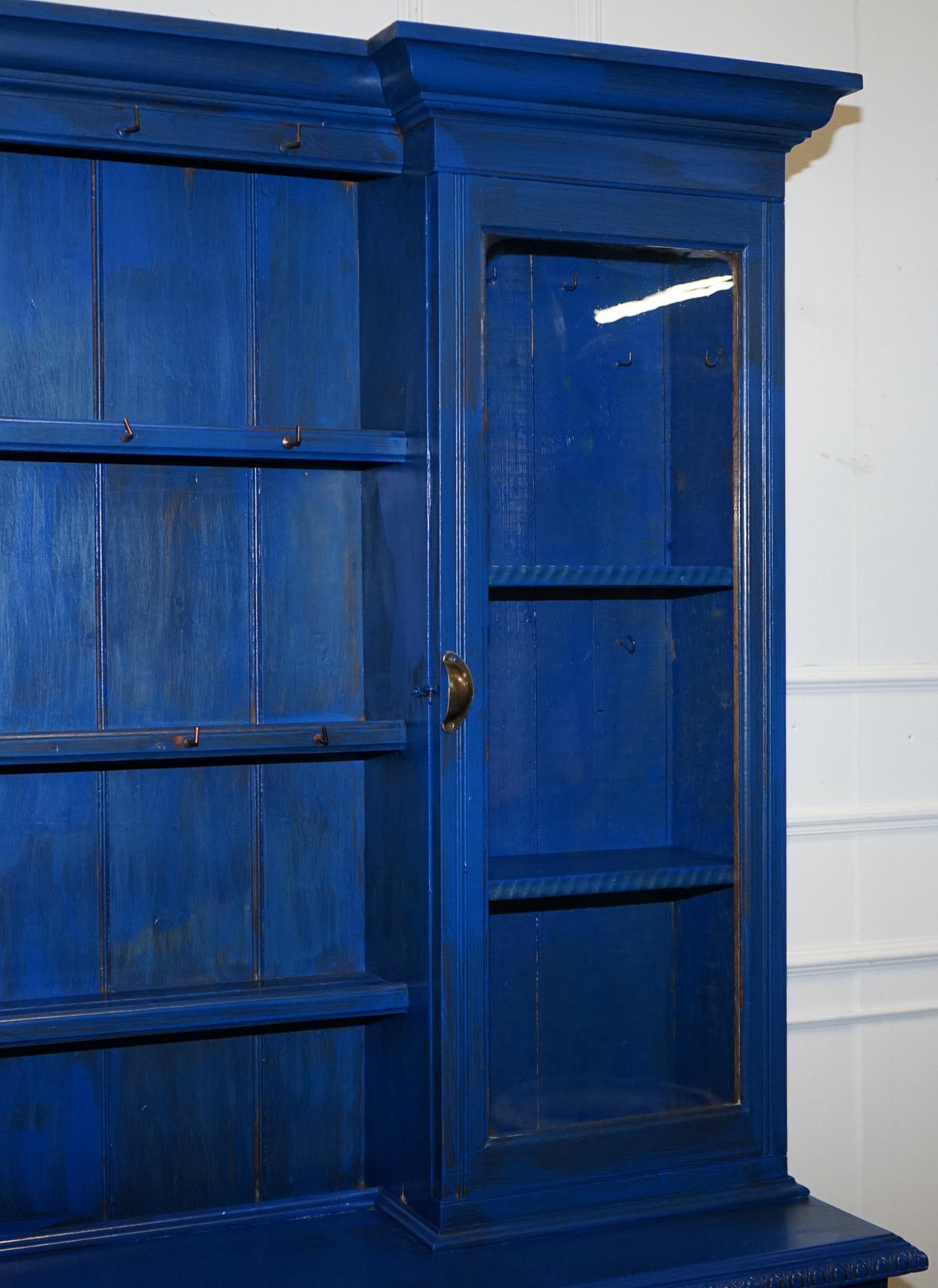 ANTIQUE VICTORIAN VIBRANT BLUE HAND PAINTED KITCHEN CUPBOARD CABiNET (Kiefernholz) im Angebot