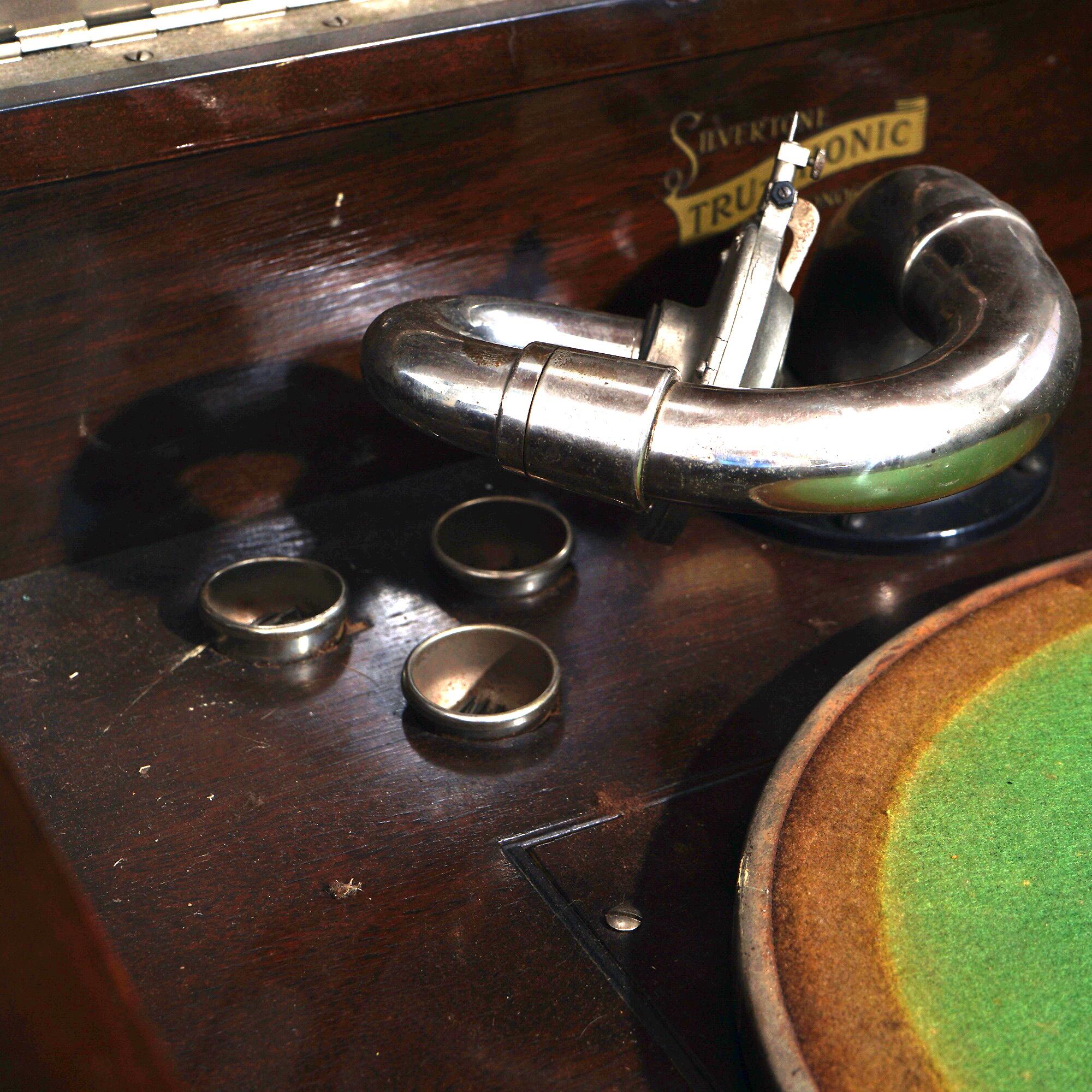 Antiker viktorianischer Victrola Silvertone Tru-Phonic Phonograph, Mahagoni Gehäuse C1930 im Angebot 7