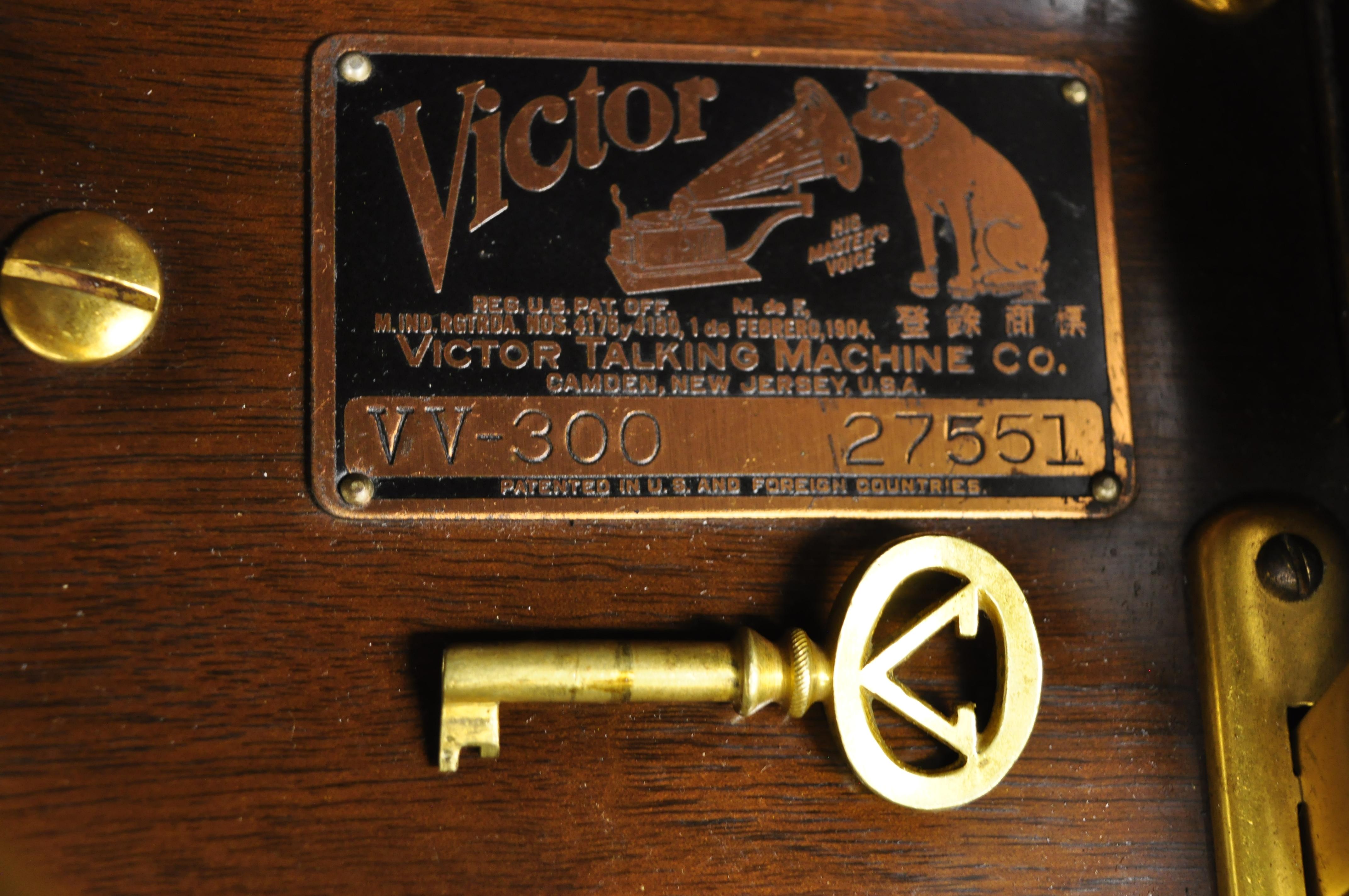 Antique Victorian Victrola VV-300 Phonograph Talking Machine Record Player 27551 1