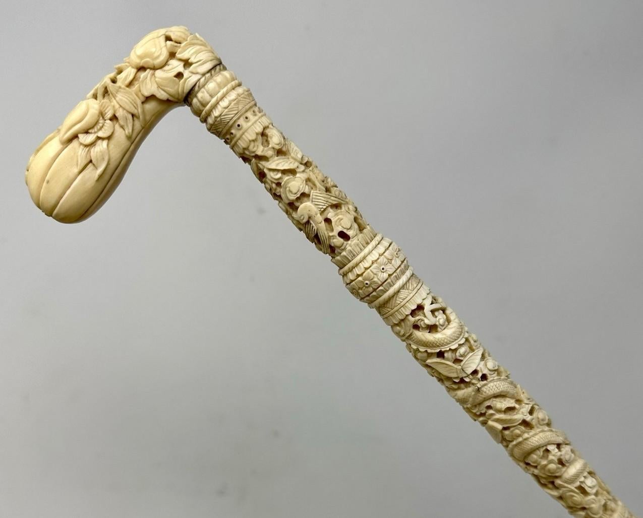 Victorien Antique victorien chinois ivoire canne de marche canne sculptée dragon en vente
