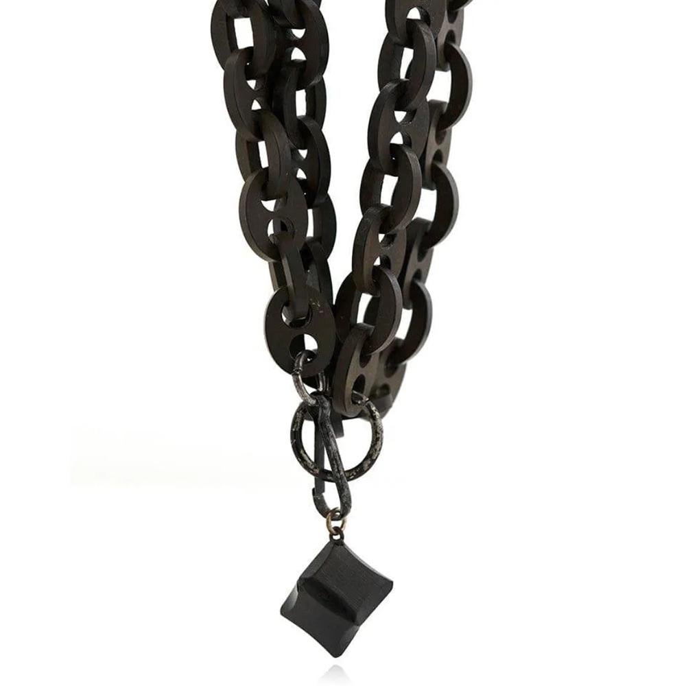 Antica collana vittoriana di charme a maglie larghe in vulcanite in vendita 1