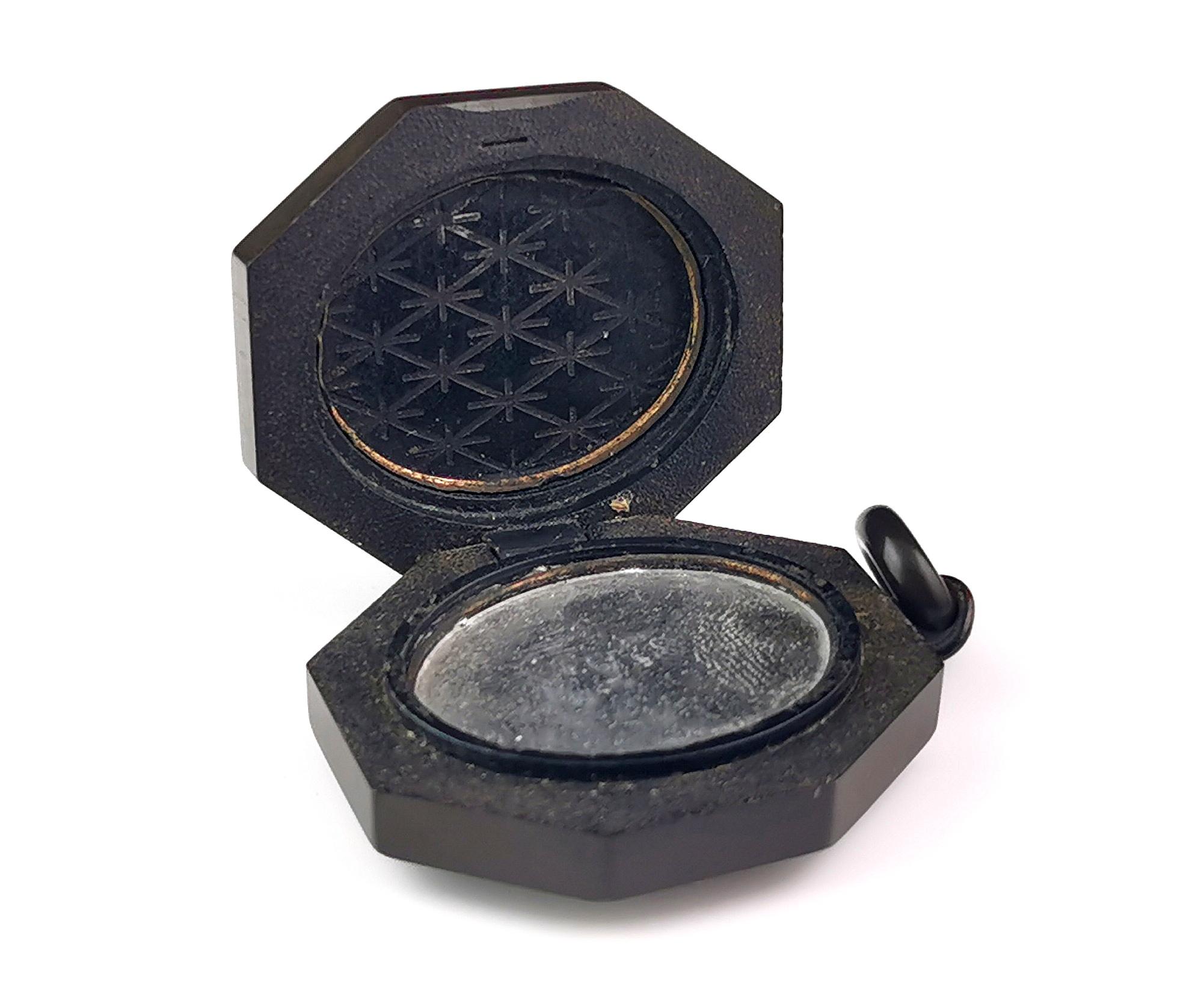 Antique Victorian Vulcanite locket pendant  For Sale 11