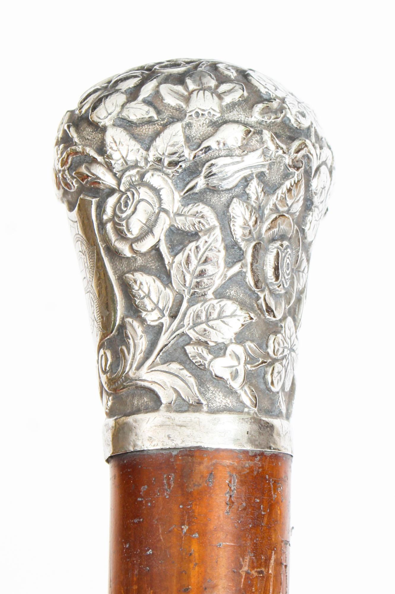 Antique Victorian Walking Stick Cane with Sterling Silver Pommel, 19th Century In Good Condition In London, GB