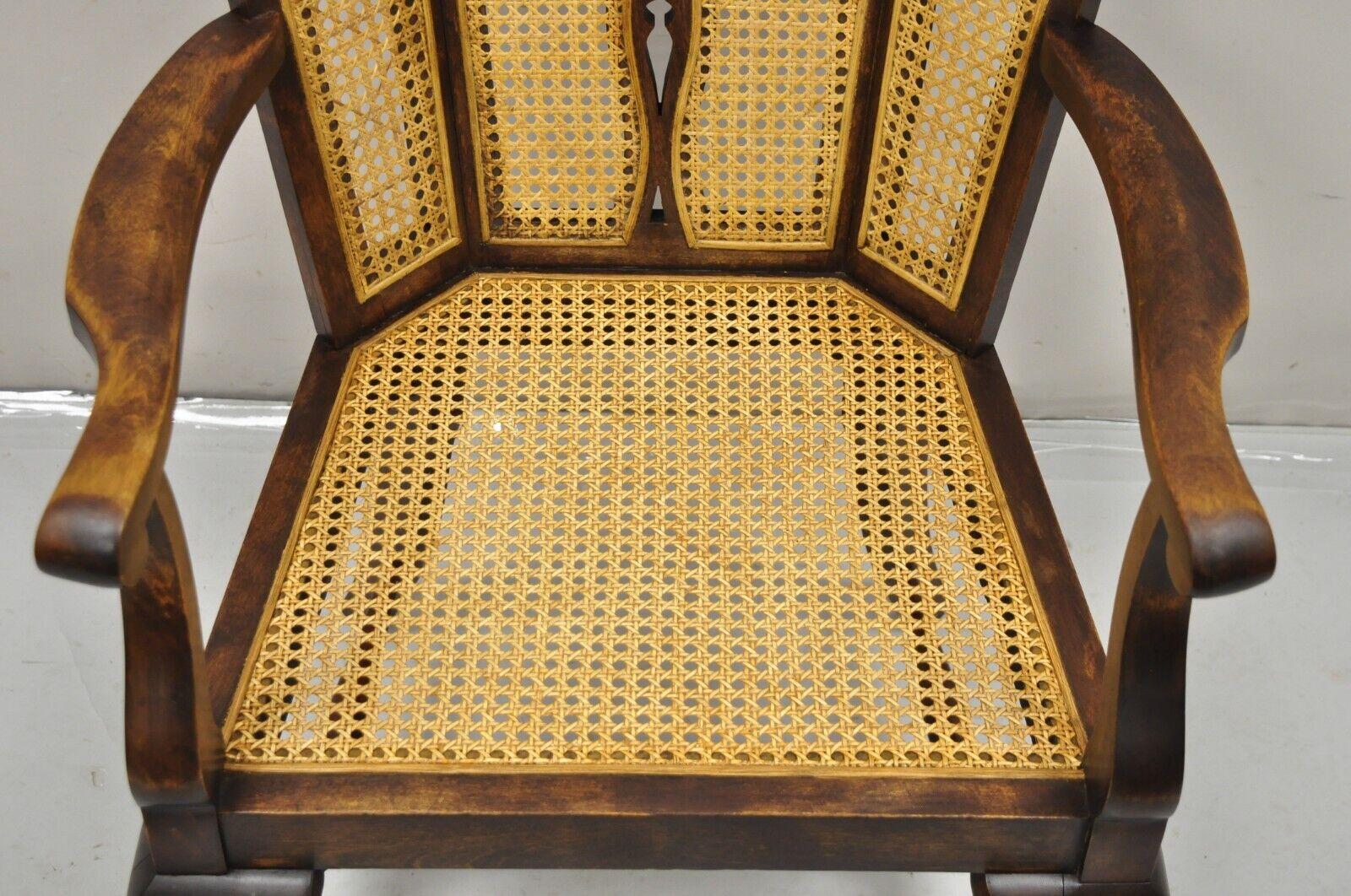 Début du 20ème siècle Ancienne chaise de salon victorienne en noyer et canne sculptée, pieds Queen Anne en vente