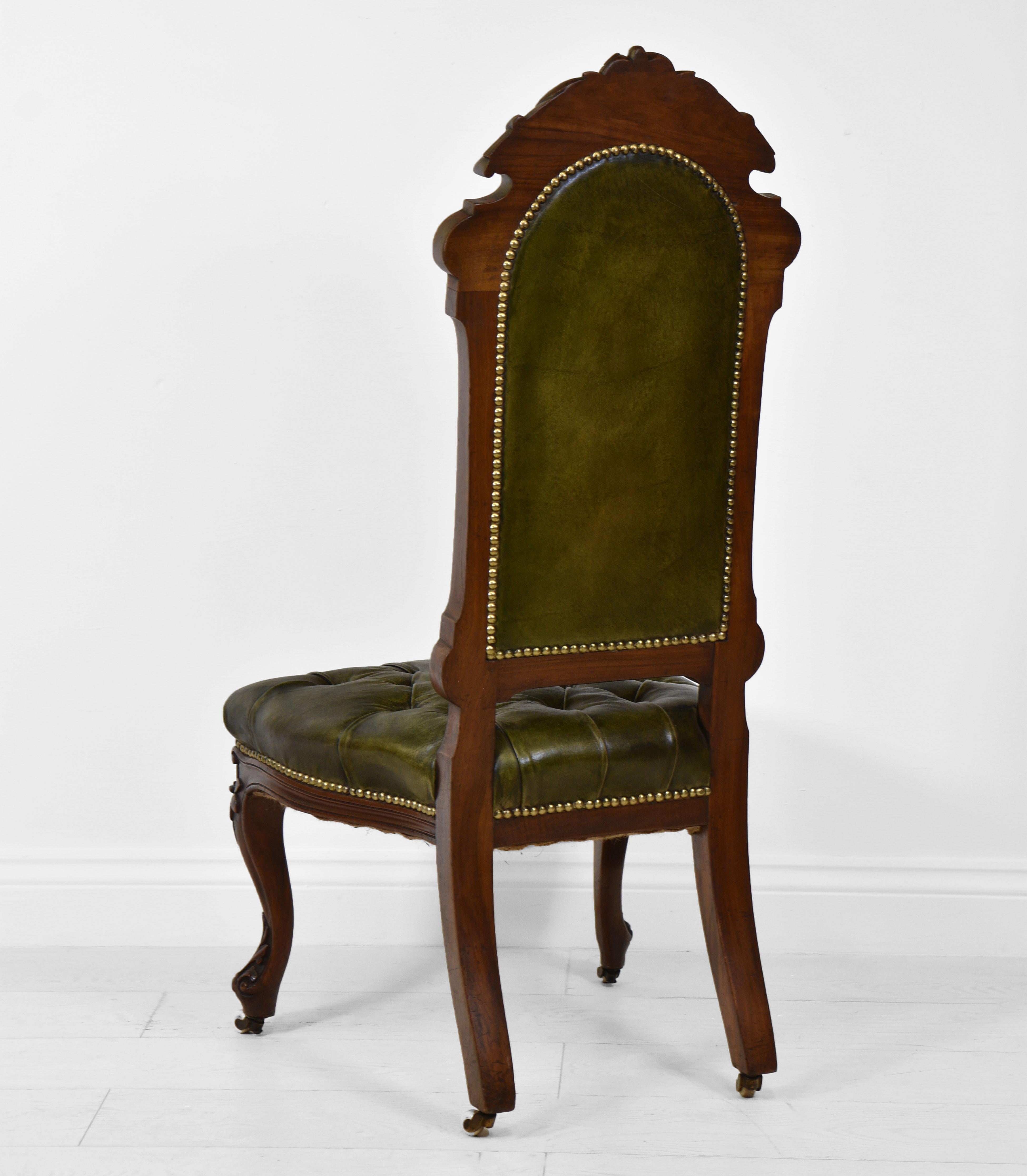 English Antique Victorian Walnut and Leather Button Occasional Side Chair For Sale