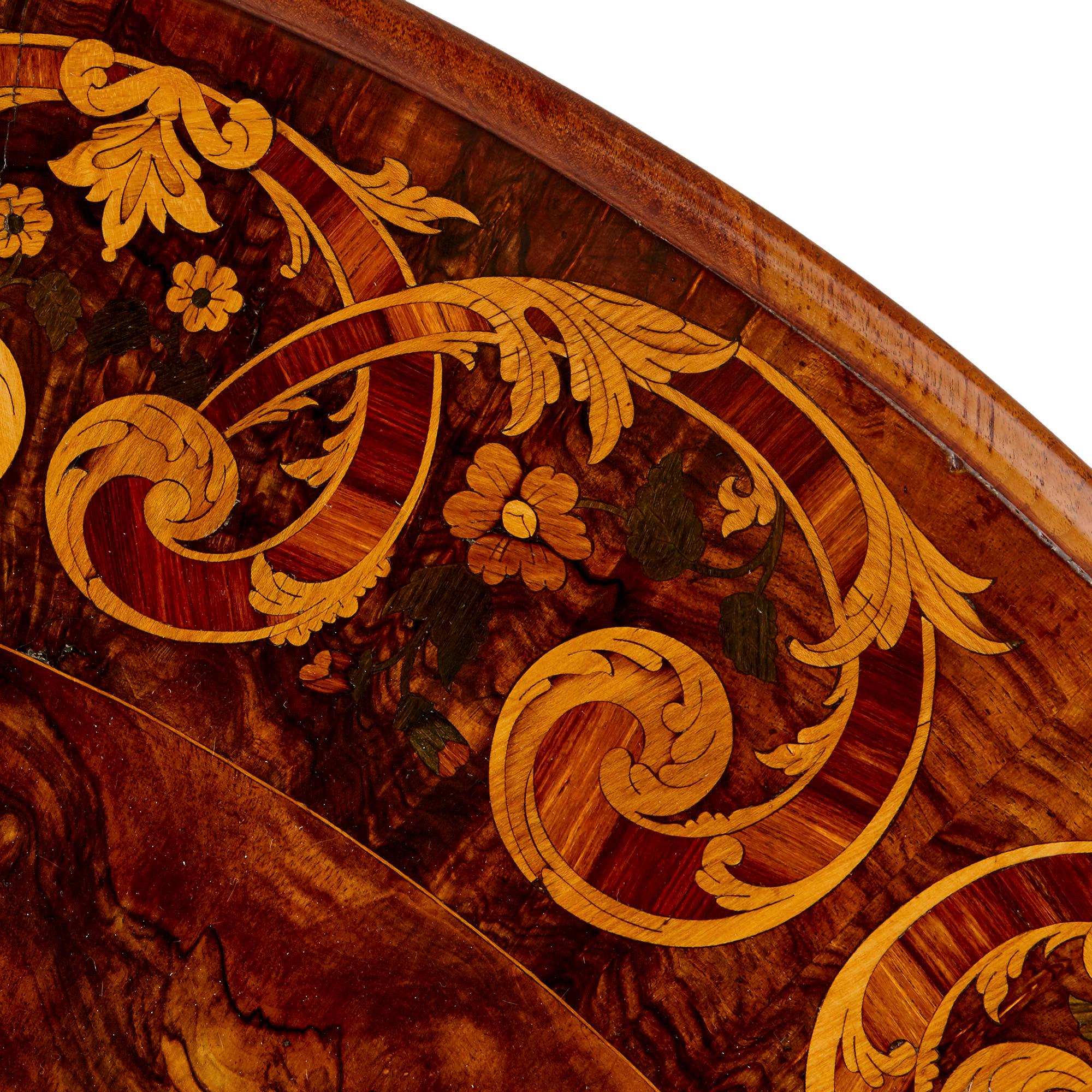 Antiker viktorianischer Nussbaum und Intarsien runder Tisch (Marketerie) im Angebot
