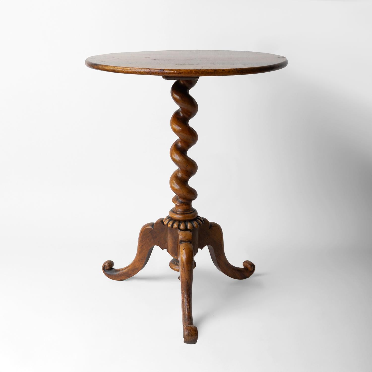 ANTIQUE WALNUT SIDE/END TABLE
A simple circular top is sitting on a beautifully carved barley twist shaft on a tripod base.

Carved from wonderfully rich, buttery walnut with a warm and lively natural patina.

Dating from the mid-late 19th Century,