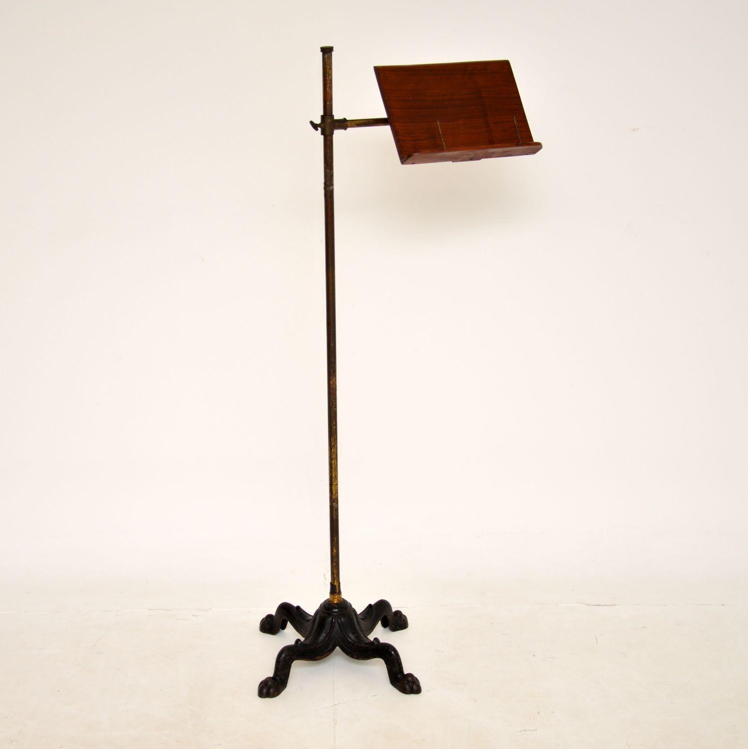 A superb antique Victorian period reading stand in walnut. This was made in England & dates from around the 1860-1880’s period.

It is a lovely size, and of great quality. It is perfectly sized to be used as a music stand, a reading stand over a