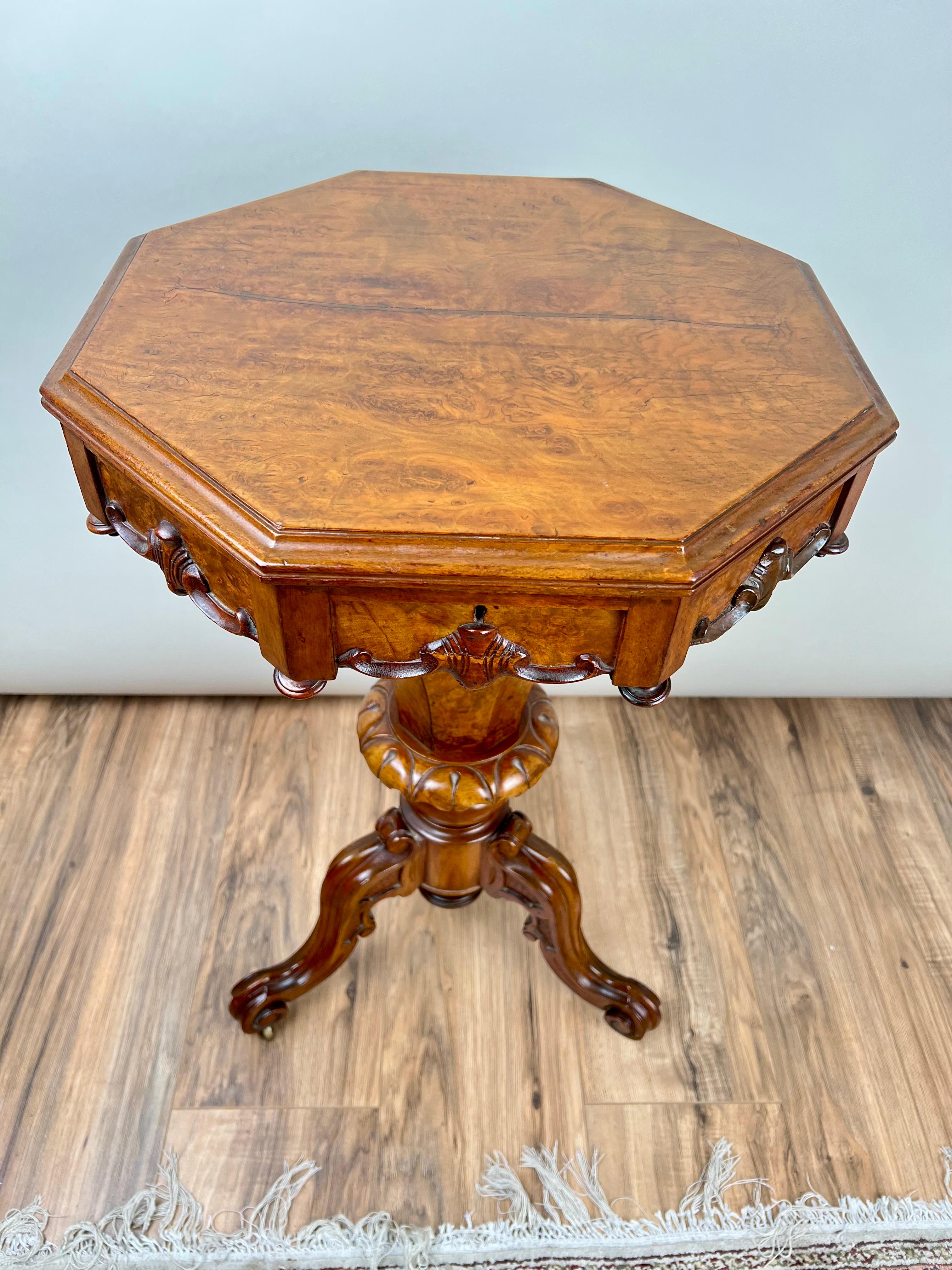 Antique Victorian Walnut Burl Trumpet Sewing Stand c. Mid 19th Century In Good Condition In Westfield, MA