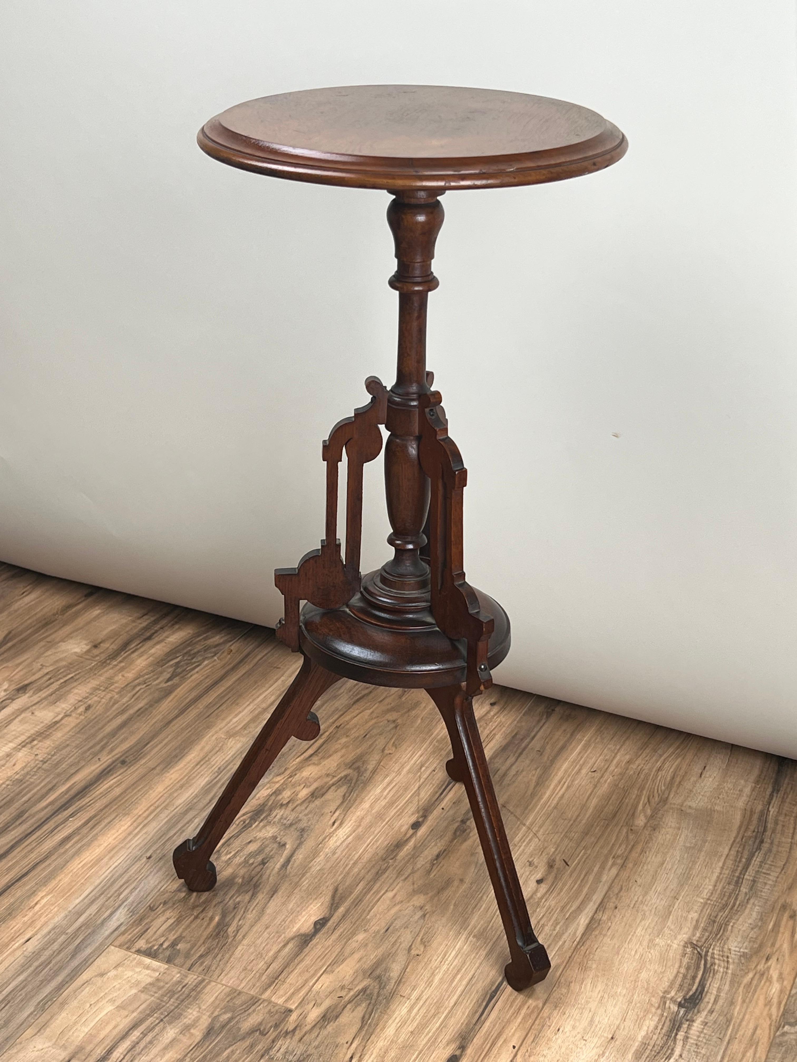 Antico portacandele vittoriano in legno di noce C.C. Fine del XIX secolo in vendita 2