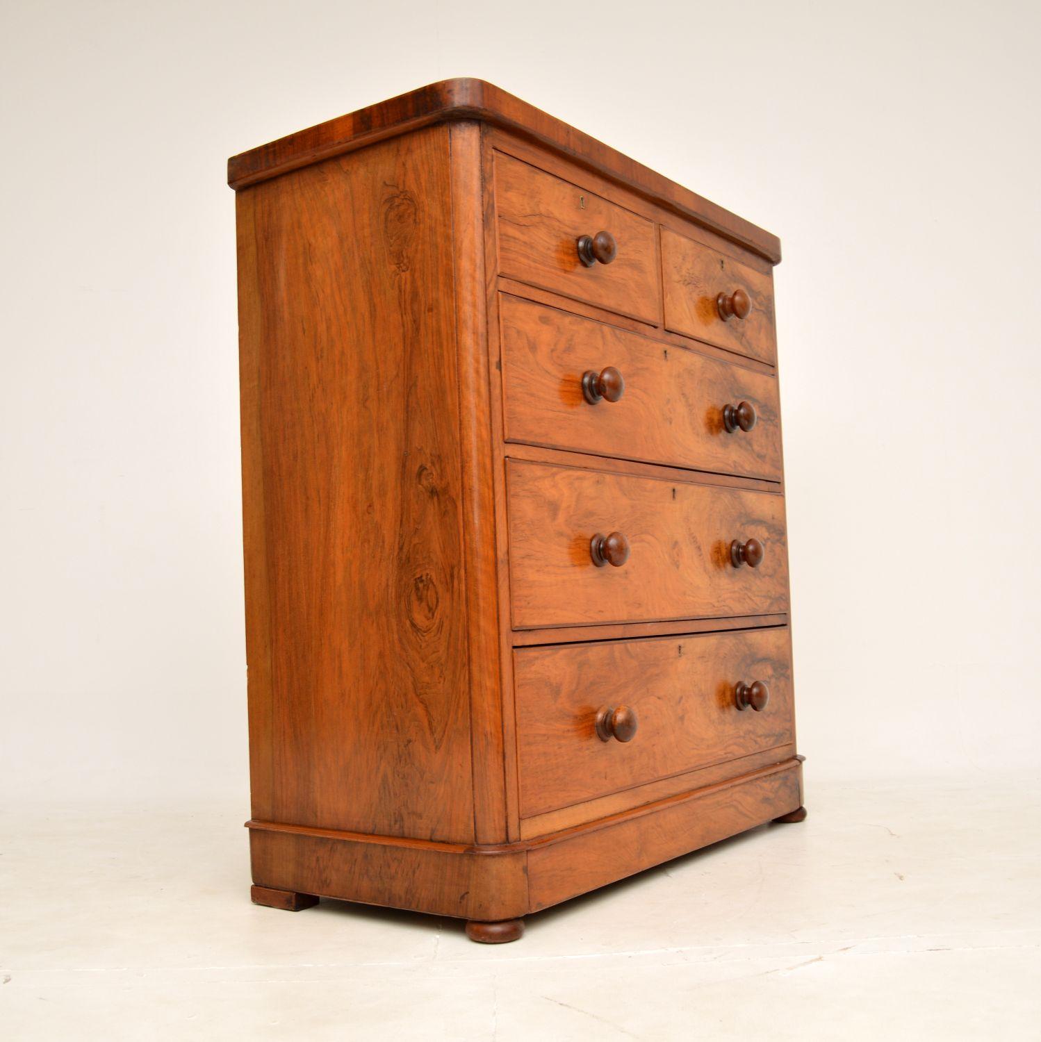 Antique Victorian Walnut Chest of Drawers In Good Condition In London, GB