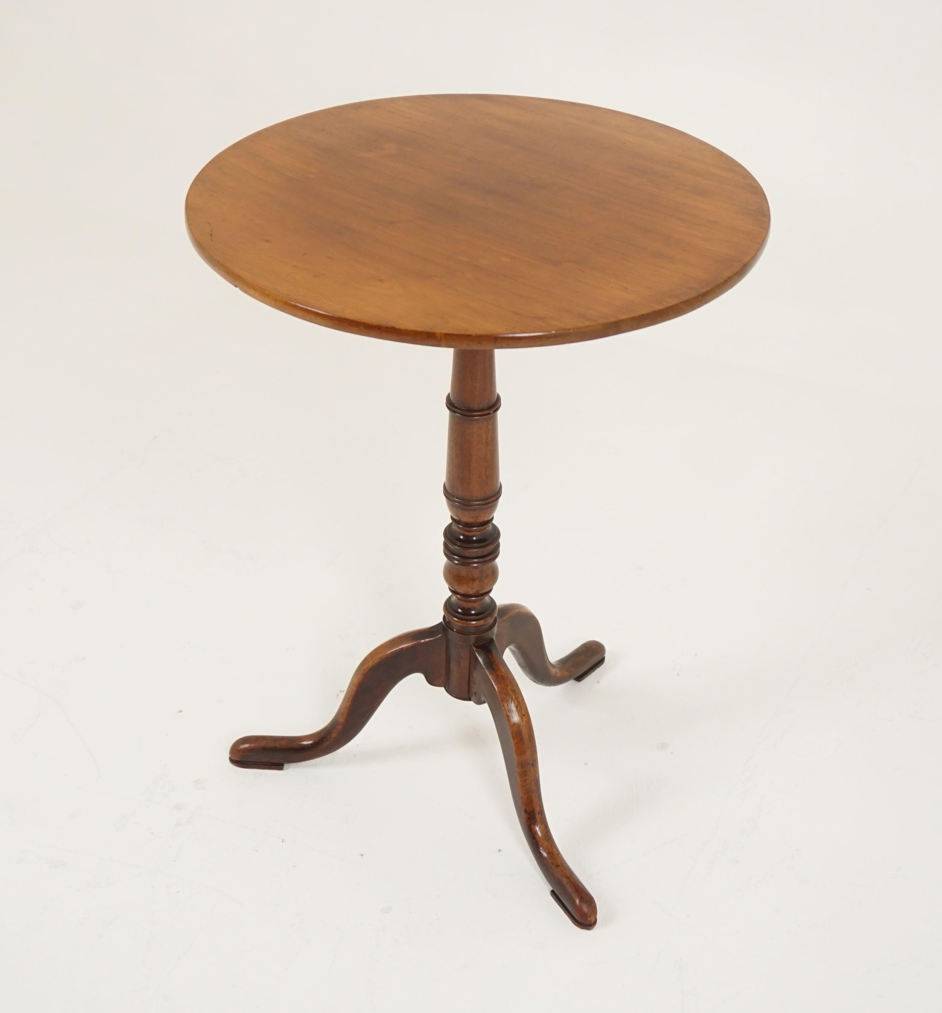 Antique Victorian walnut circular lamp table, Scotland 1880, B2045

Scotland 1880
Solid walnut
Original finish
Circular top
Turned post
Standing on a tripod base
Very nice condition



Measures: 20