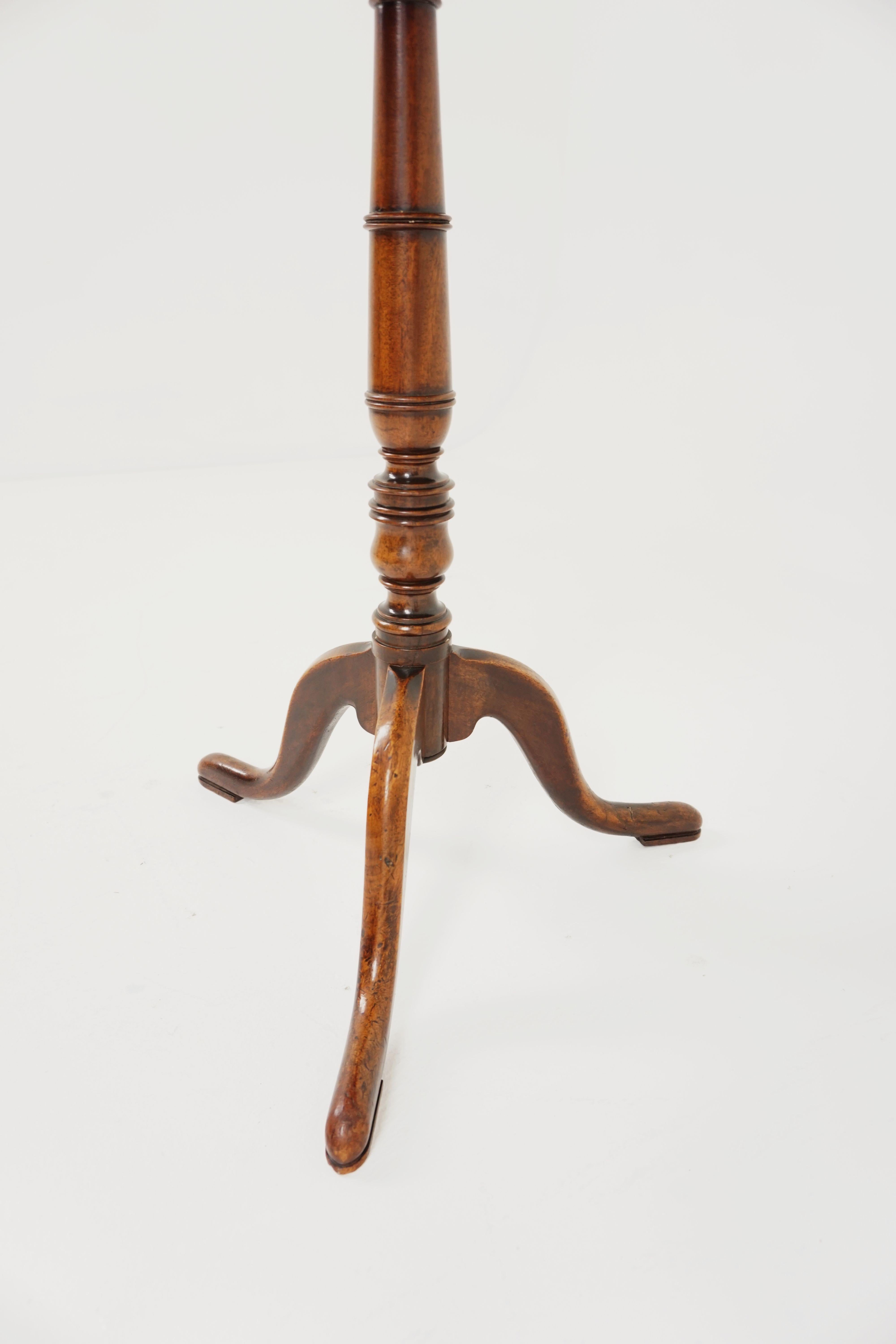 Antique Victorian Walnut Circular Lamp Table, Scotland, 1880 In Good Condition In Vancouver, BC