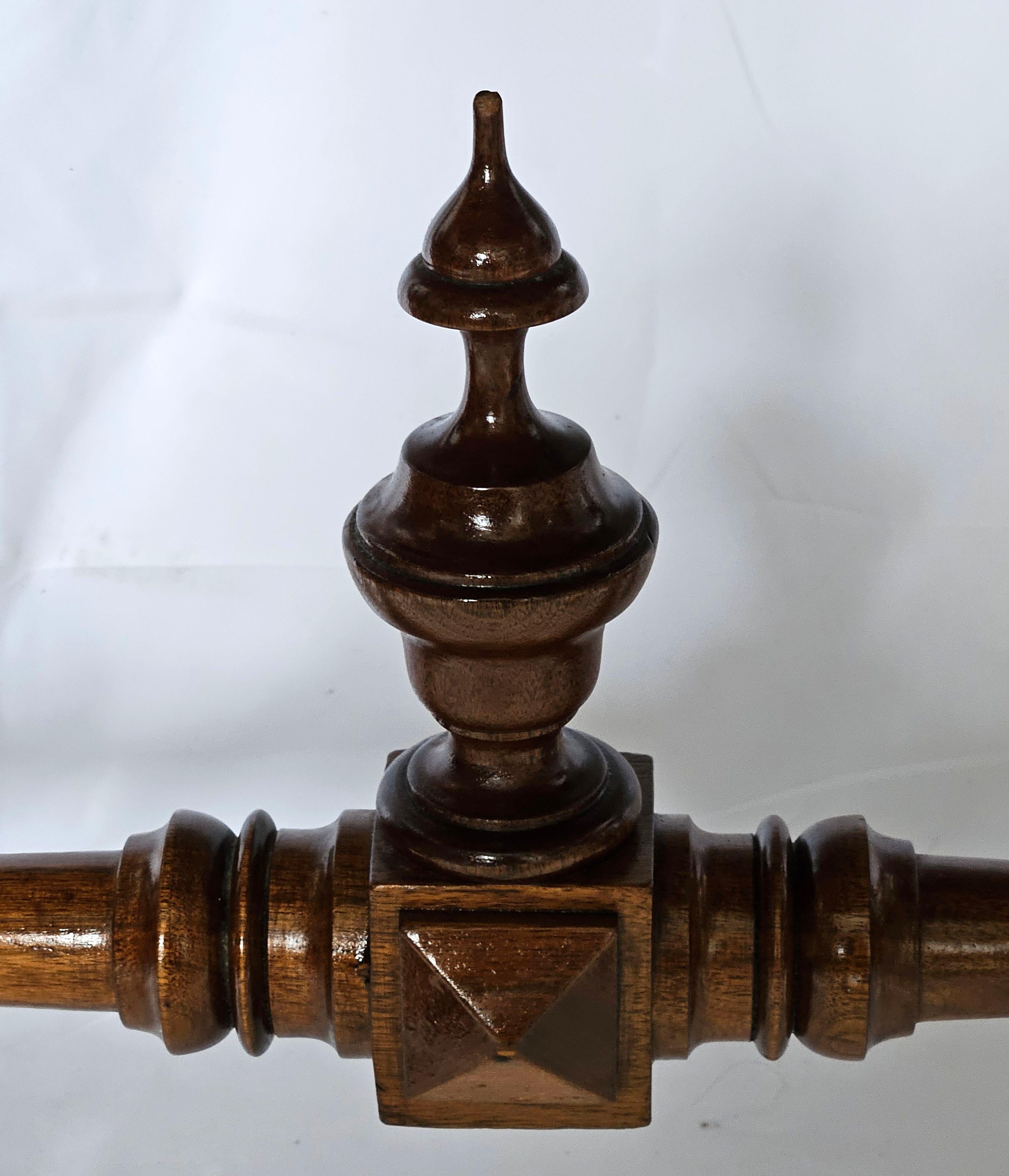 Escritorio antiguo victoriano de nogal en venta 3