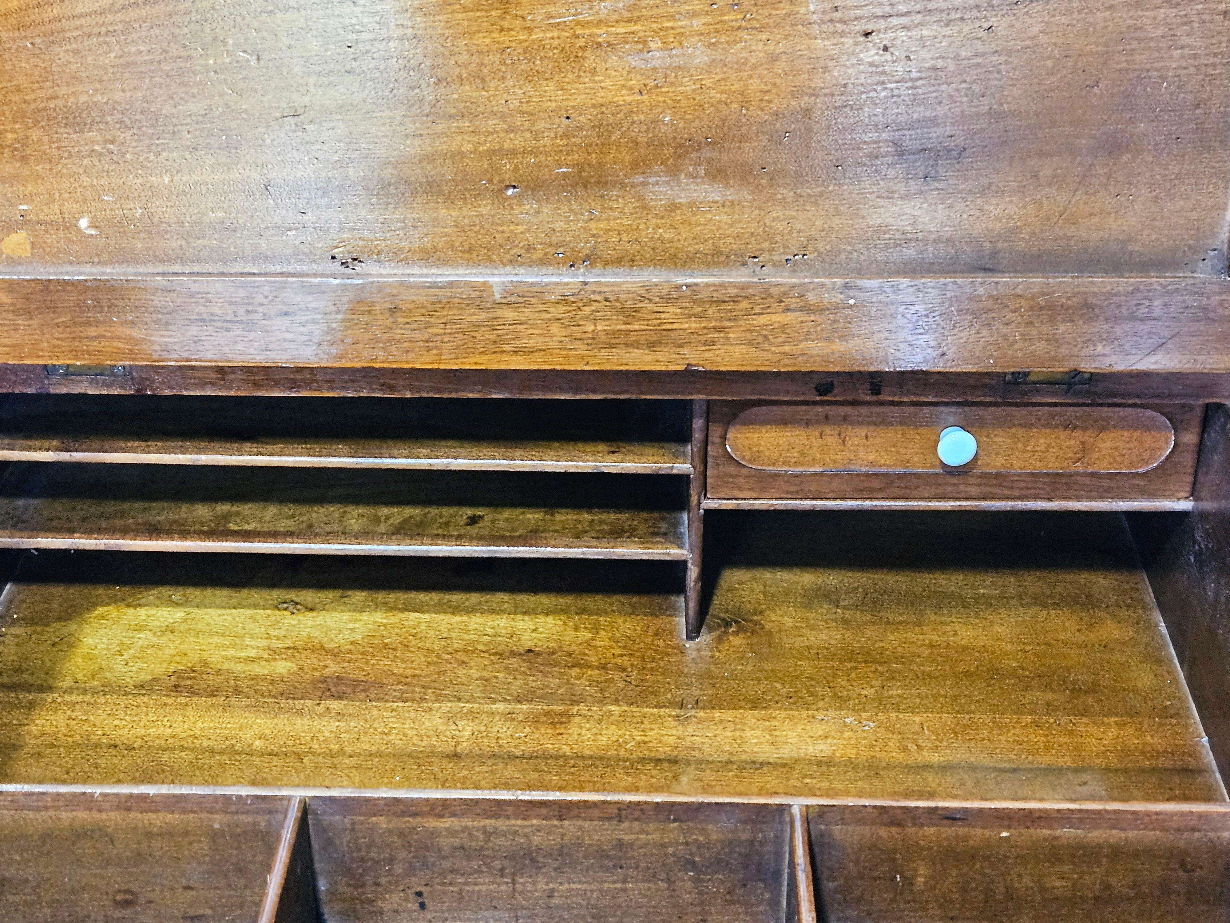 Escritorio antiguo victoriano de nogal en venta 8
