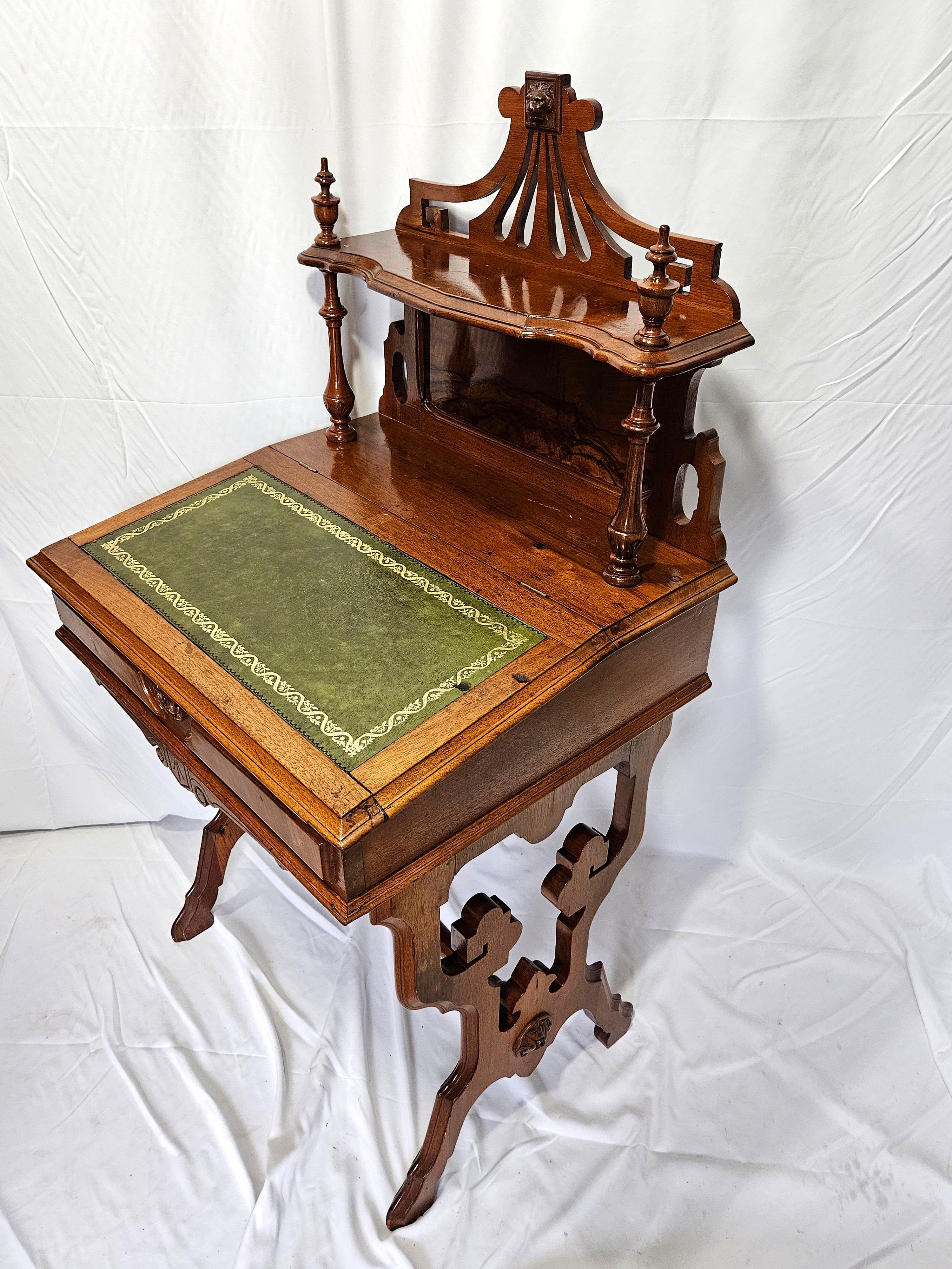 Escritorio antiguo victoriano de nogal en venta 13