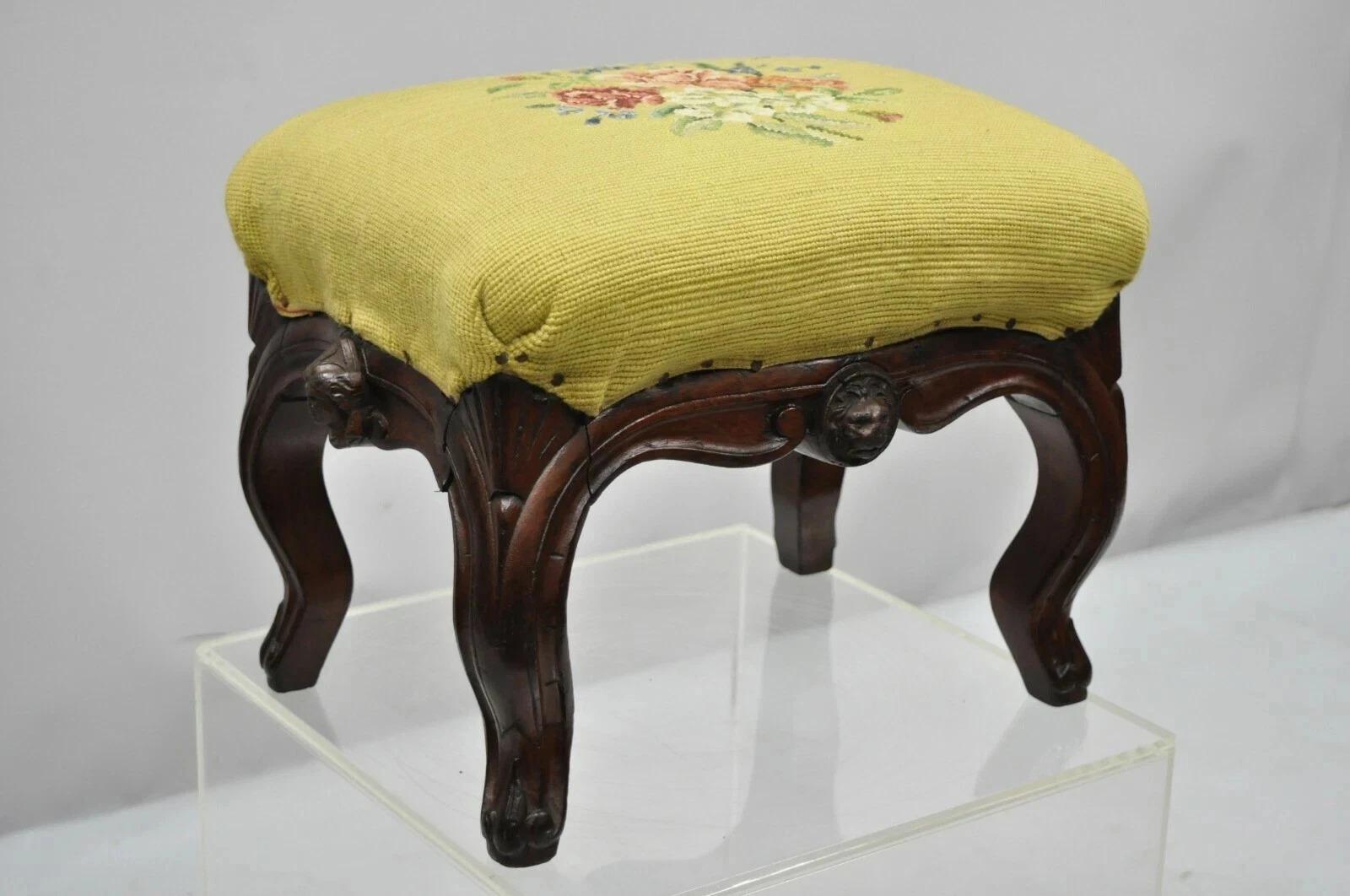 Antique Victorian Walnut Figural Lion Female Face Needlepoint Footstool Ottoman en vente 4
