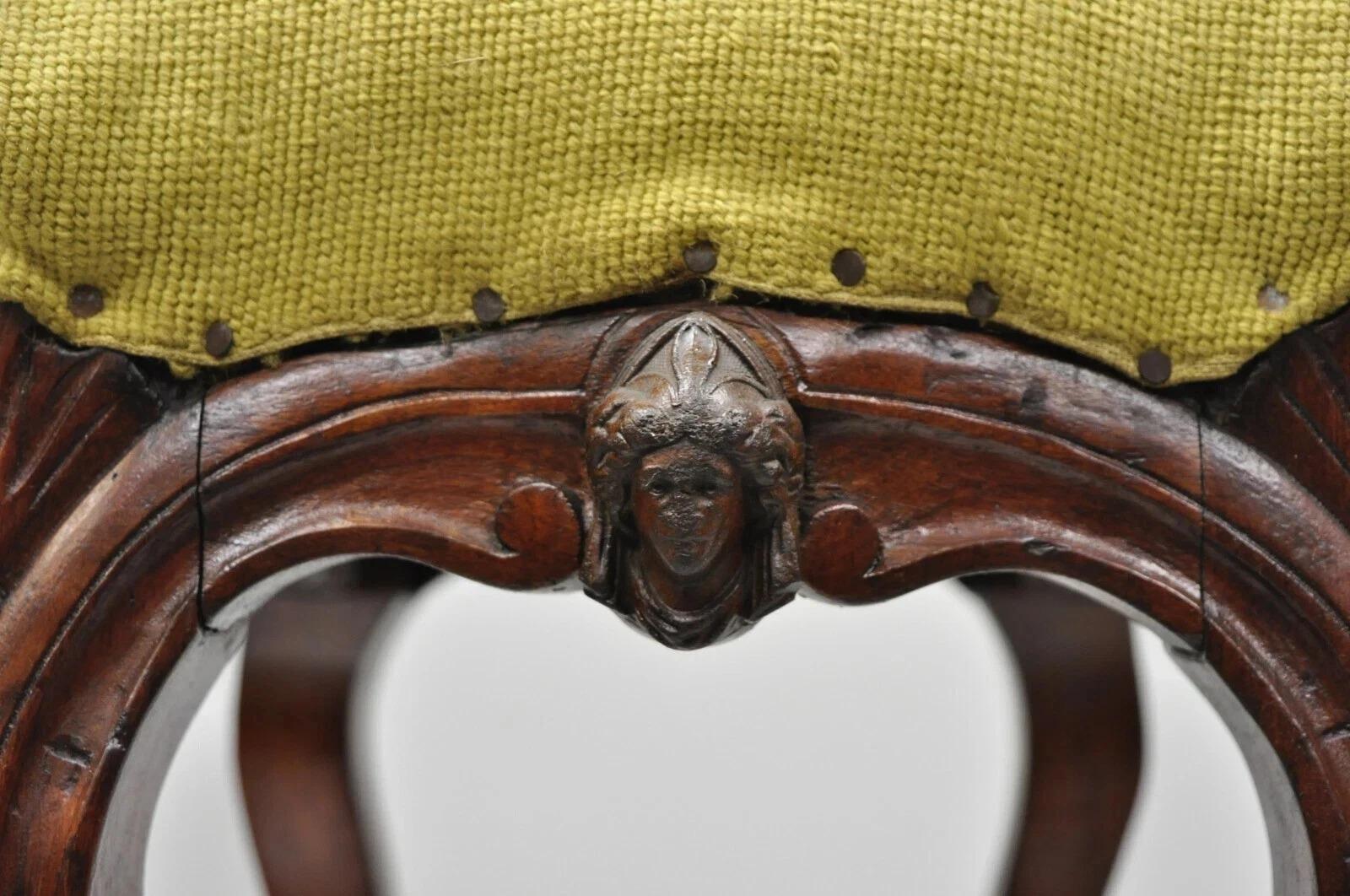 Acajou Antique Victorian Walnut Figural Lion Female Face Needlepoint Footstool Ottoman en vente