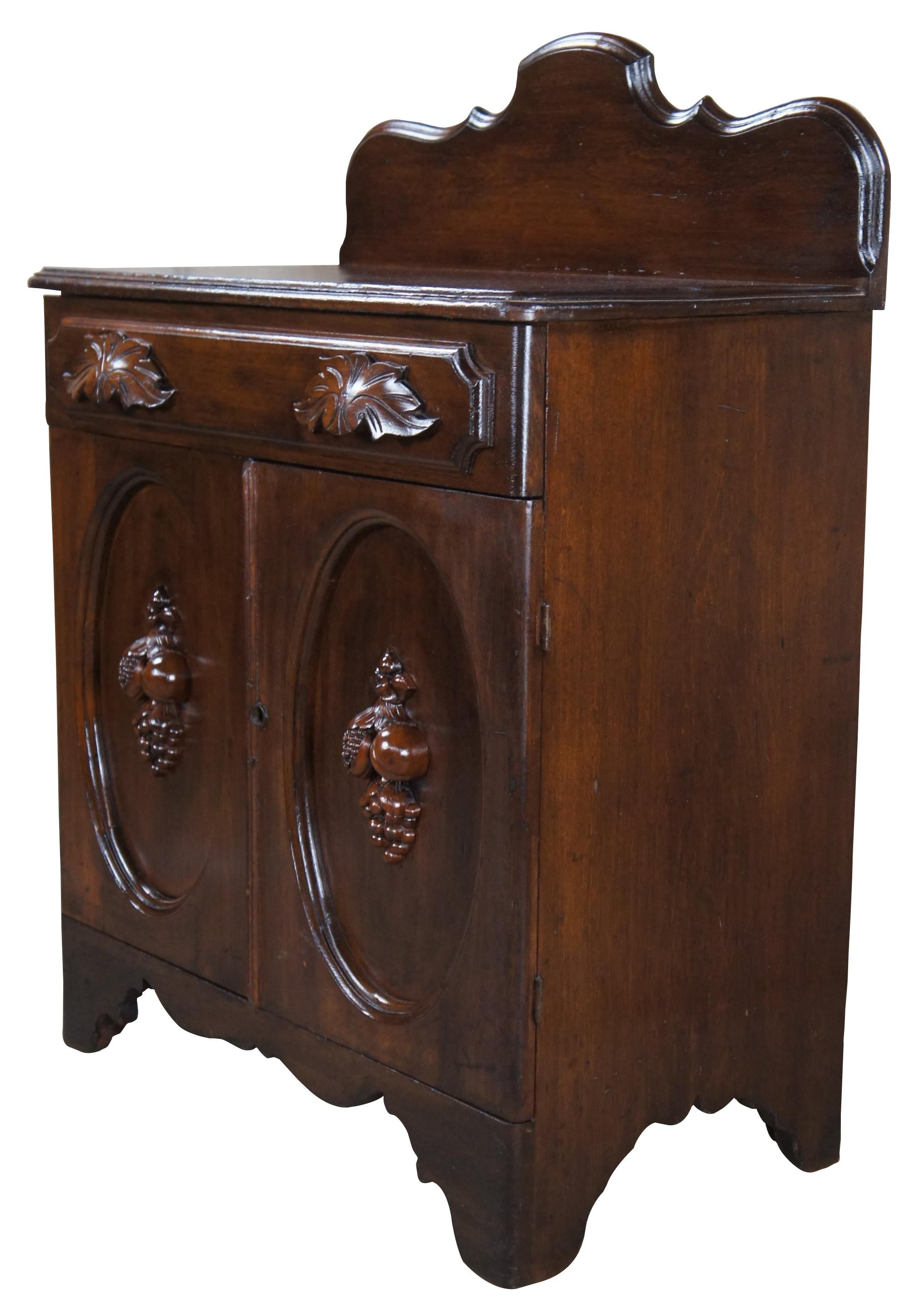Antique Victorian Walnut Fruit Nut Berry Parlor Washstand Cabinet Side Table In Good Condition In Dayton, OH