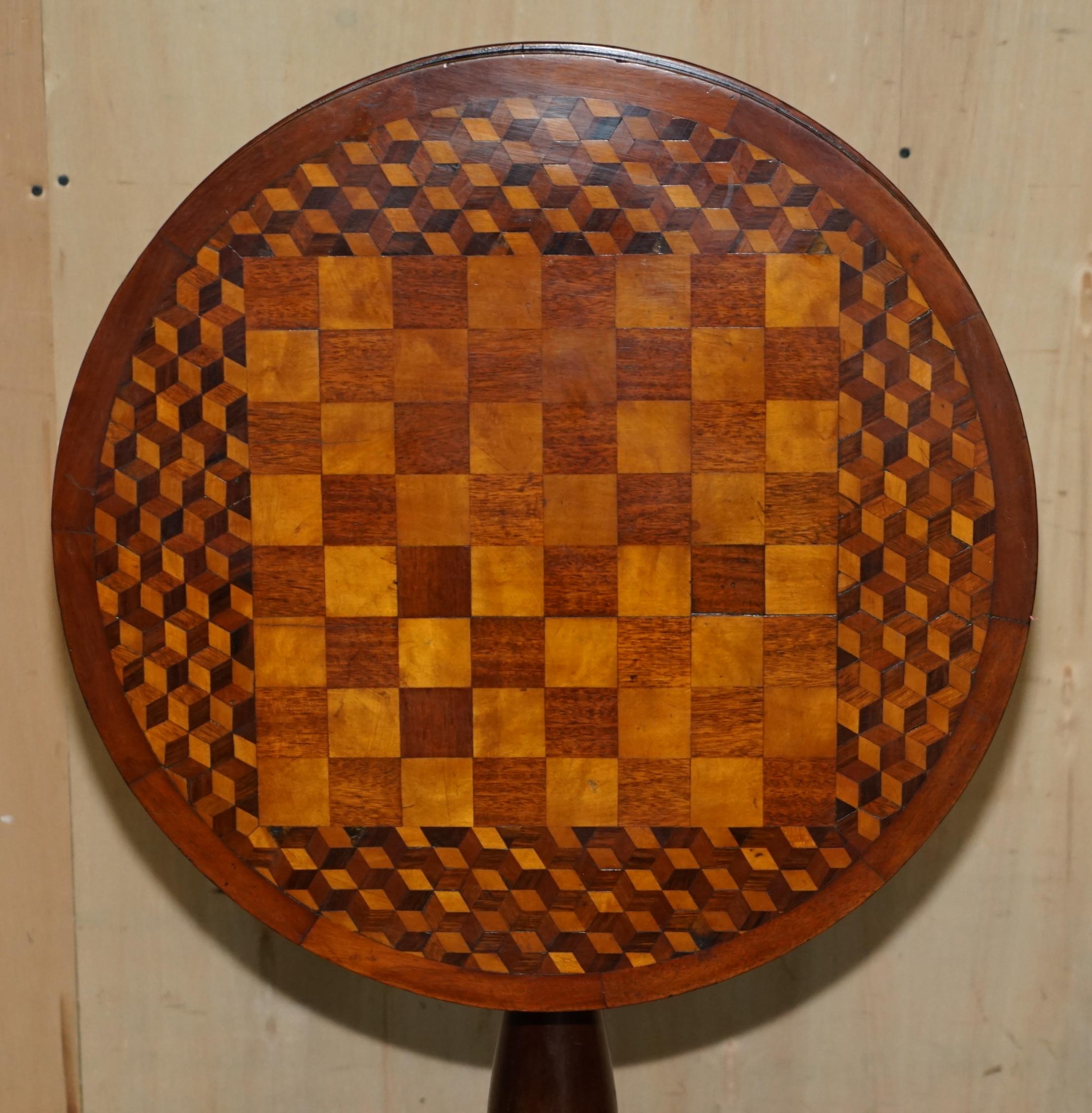 ANTIQUE ViCTORIAN WALNUT & HARDWOOD PARQUETRY INLAID TiLT TOP CHESS GAMES TABLE For Sale 7