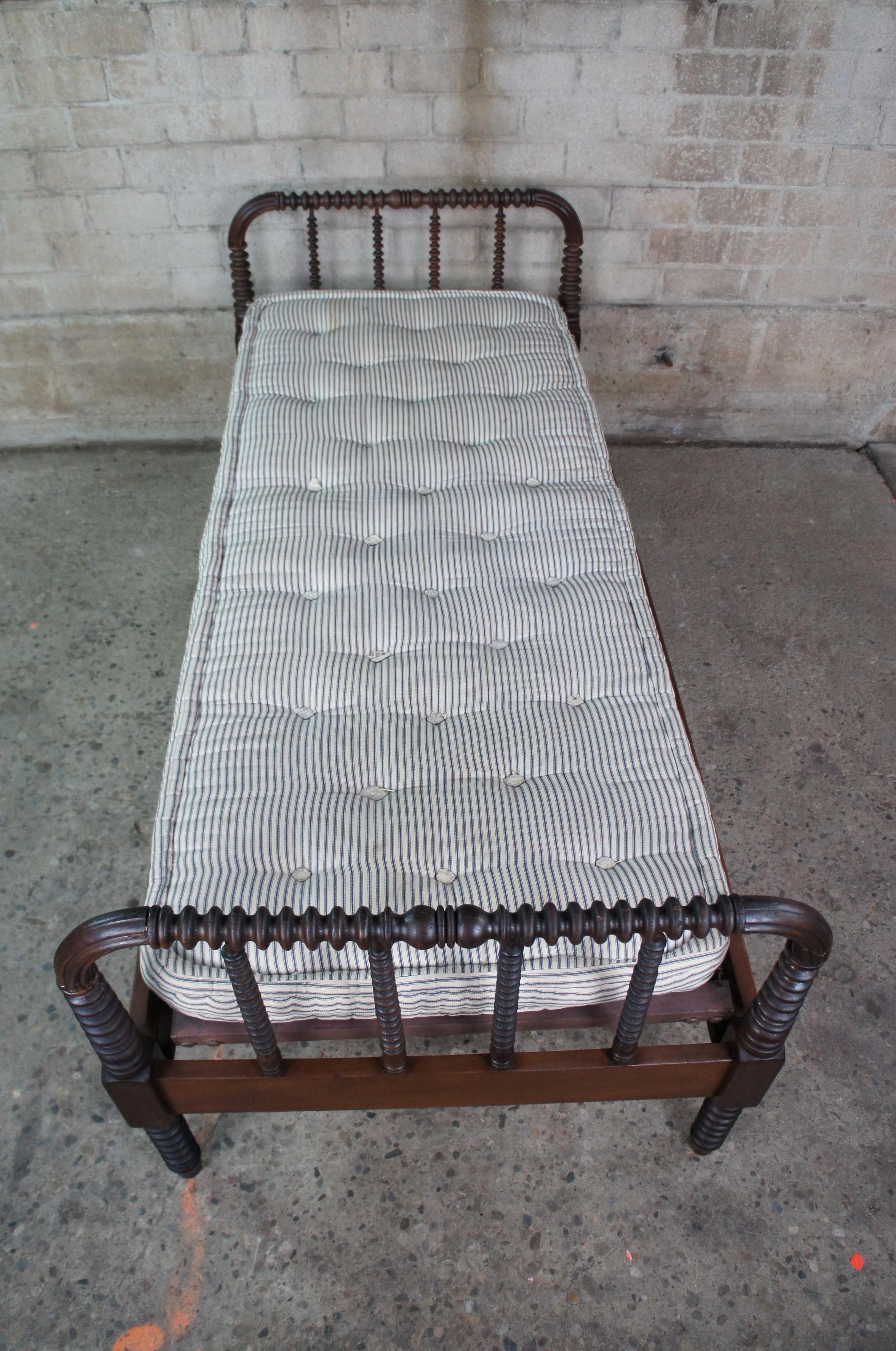 antique spindle bed value