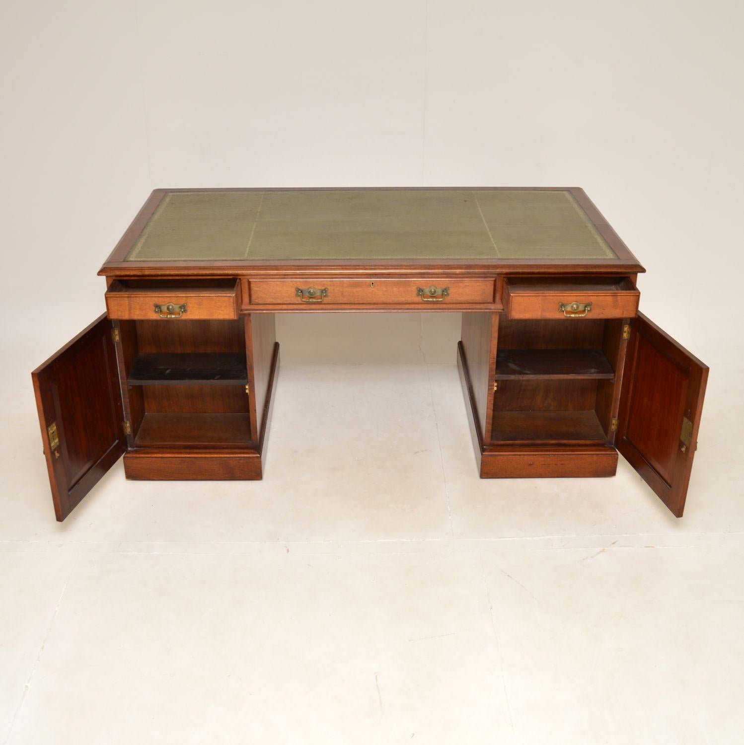Antique Victorian Walnut Leather Top Partners Desk In Good Condition In London, GB