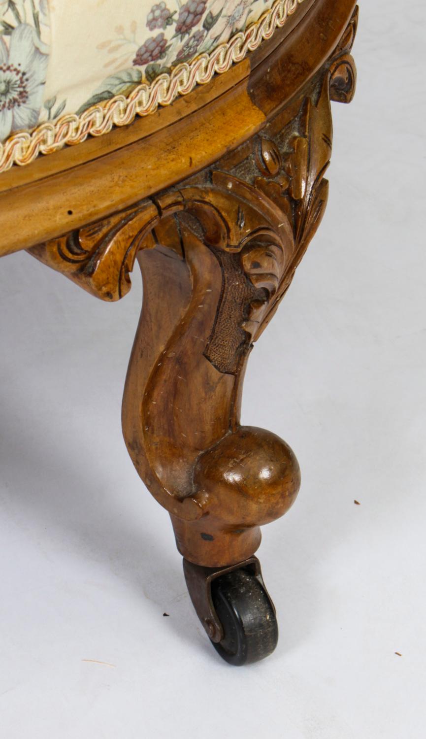 Antique Victorian Walnut Love Seat Conversation Settee, 19th Century 9