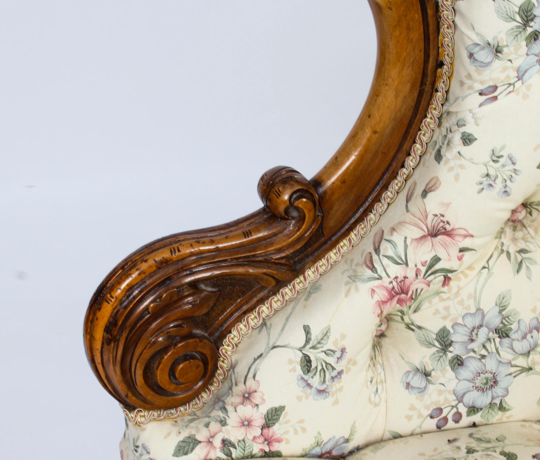 Antique Victorian Walnut Love Seat Conversation Settee, 19th Century In Good Condition In London, GB