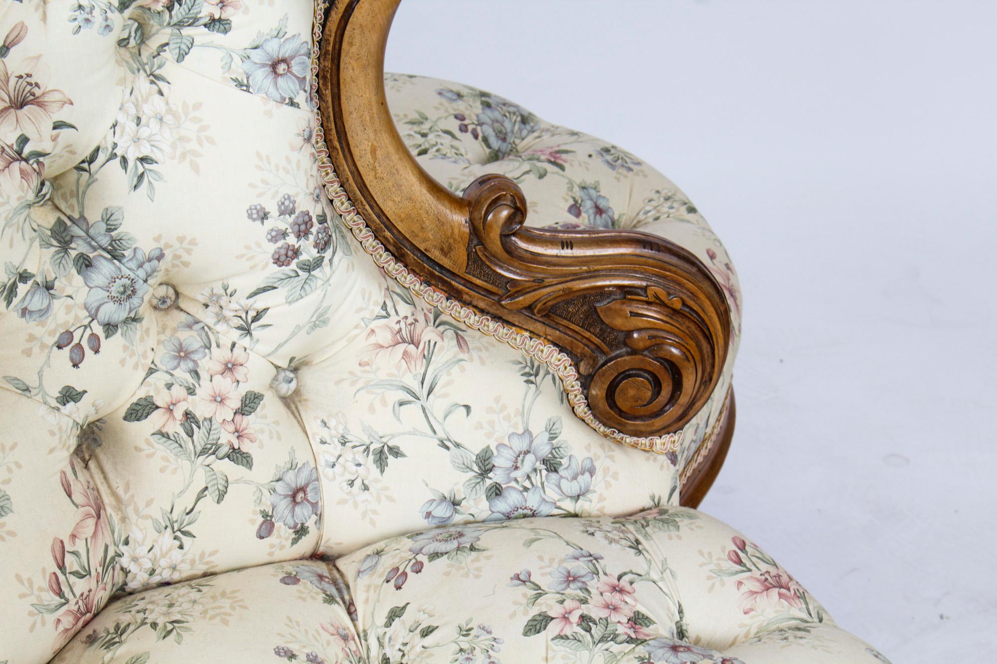 Mid-19th Century Antique Victorian Walnut Love Seat Conversation Settee, 19th Century