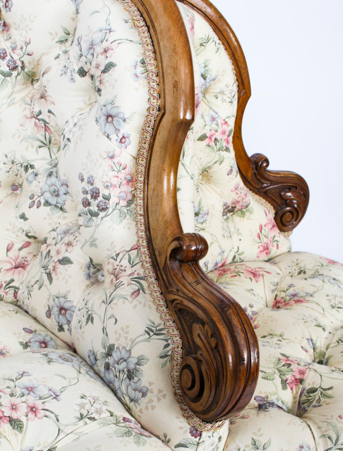 Antique Victorian Walnut Love Seat Conversation Settee, 19th Century 1