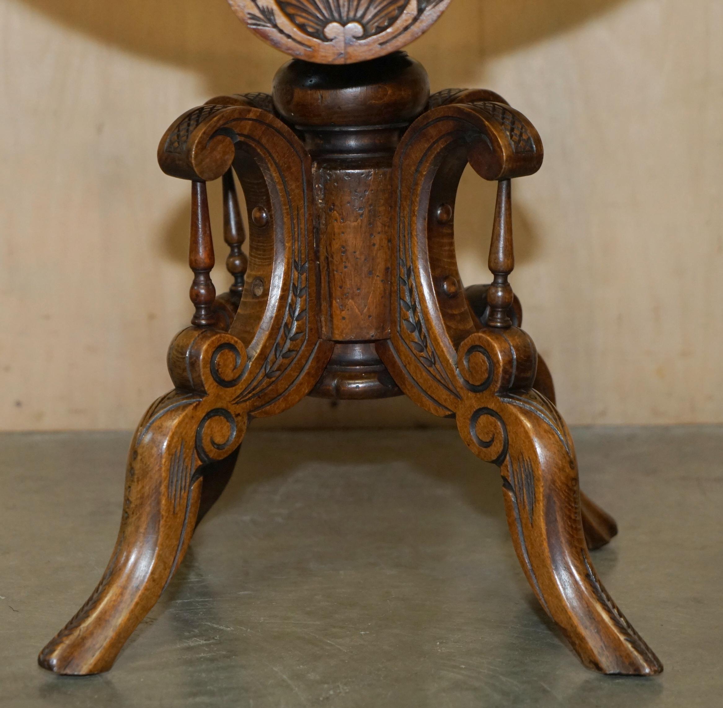 Noyer ViCtorian WALNUT MUSIC DRESSING TABLE STOOL DECORATIVE BASE CURVED SEAT ANTIQUE en vente