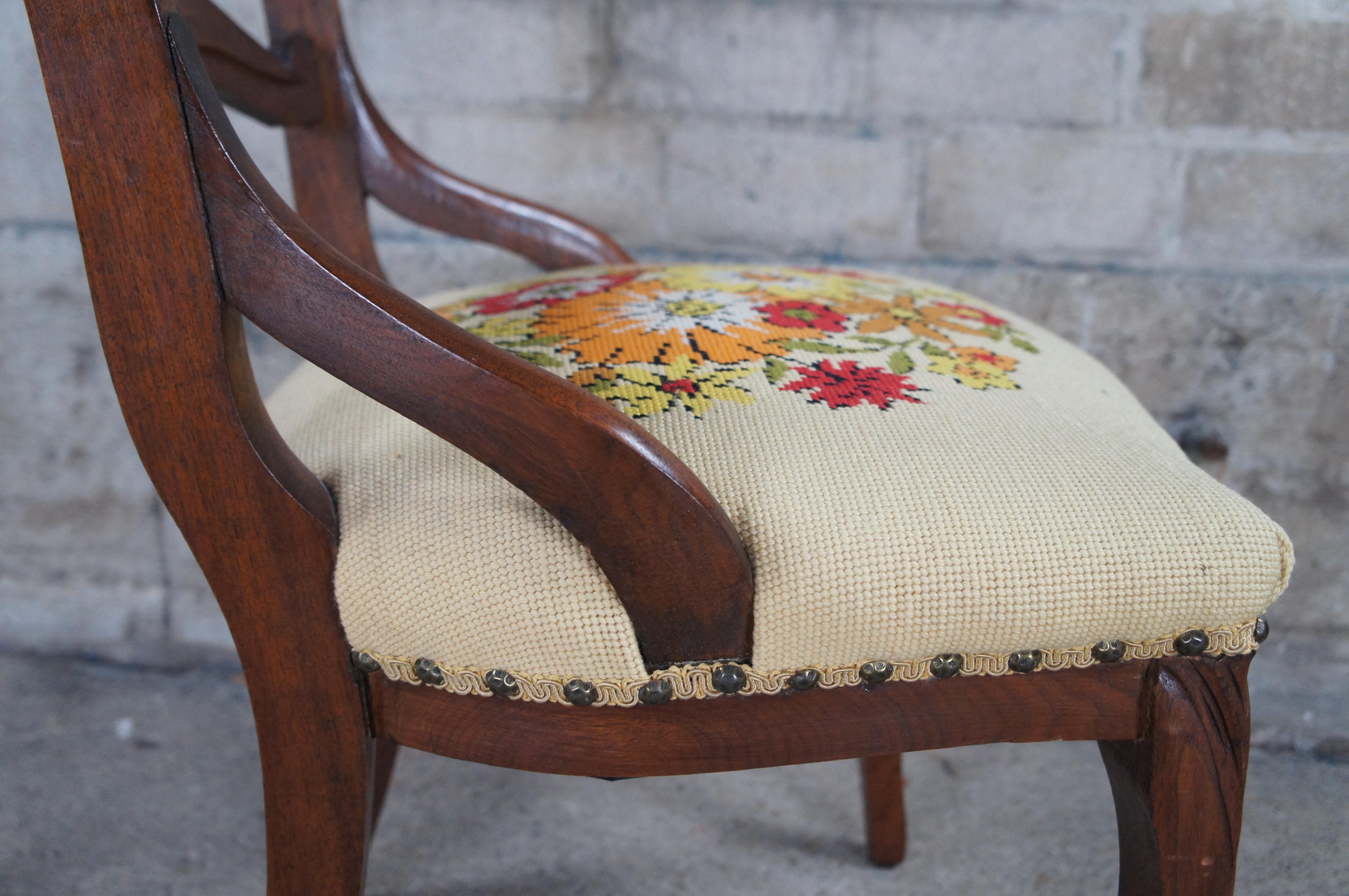 Silla auxiliar de comedor antigua victoriana de nogal con respaldo en globo en venta 5
