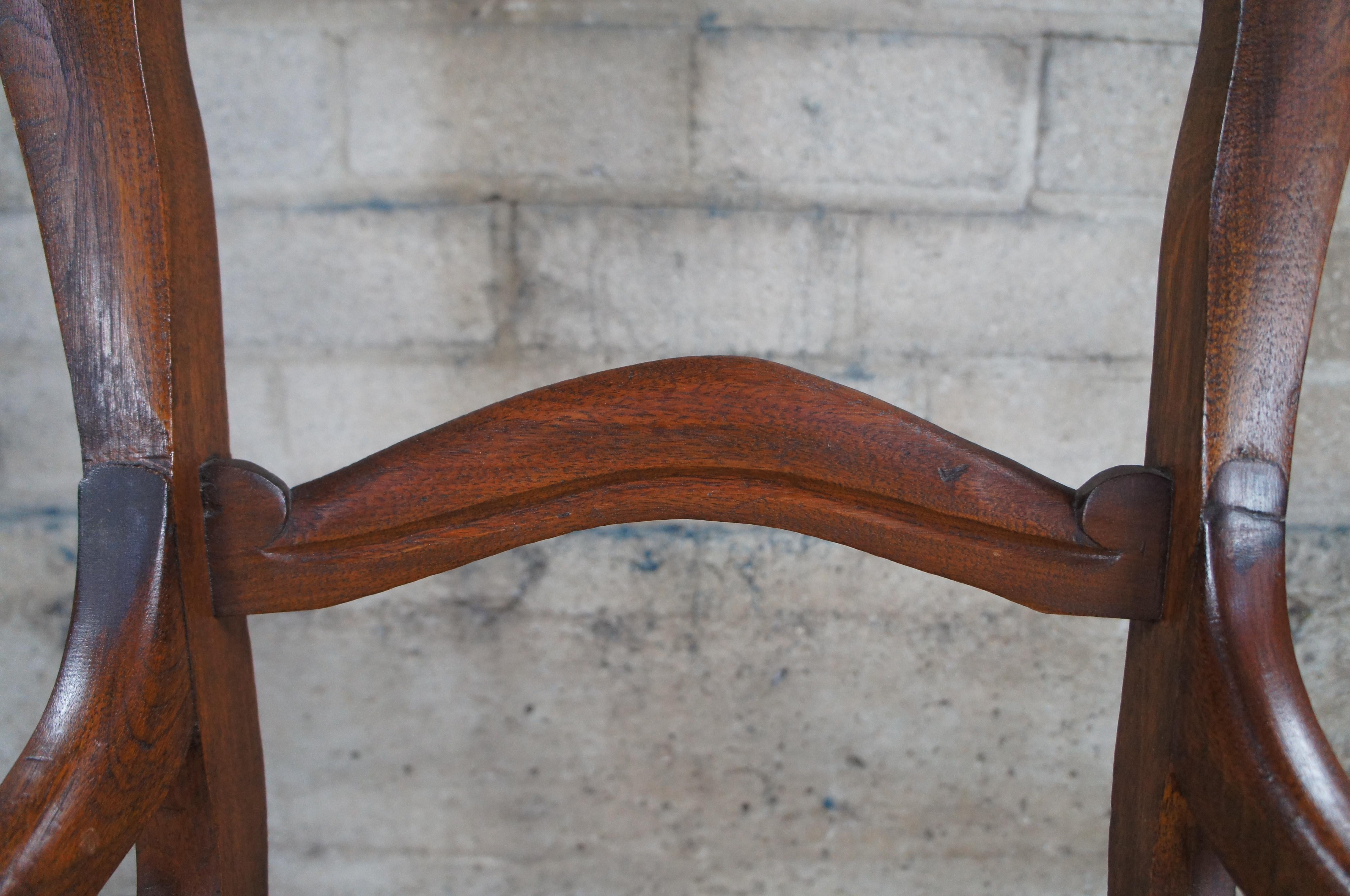 Silla auxiliar de comedor antigua victoriana de nogal con respaldo en globo en venta 1