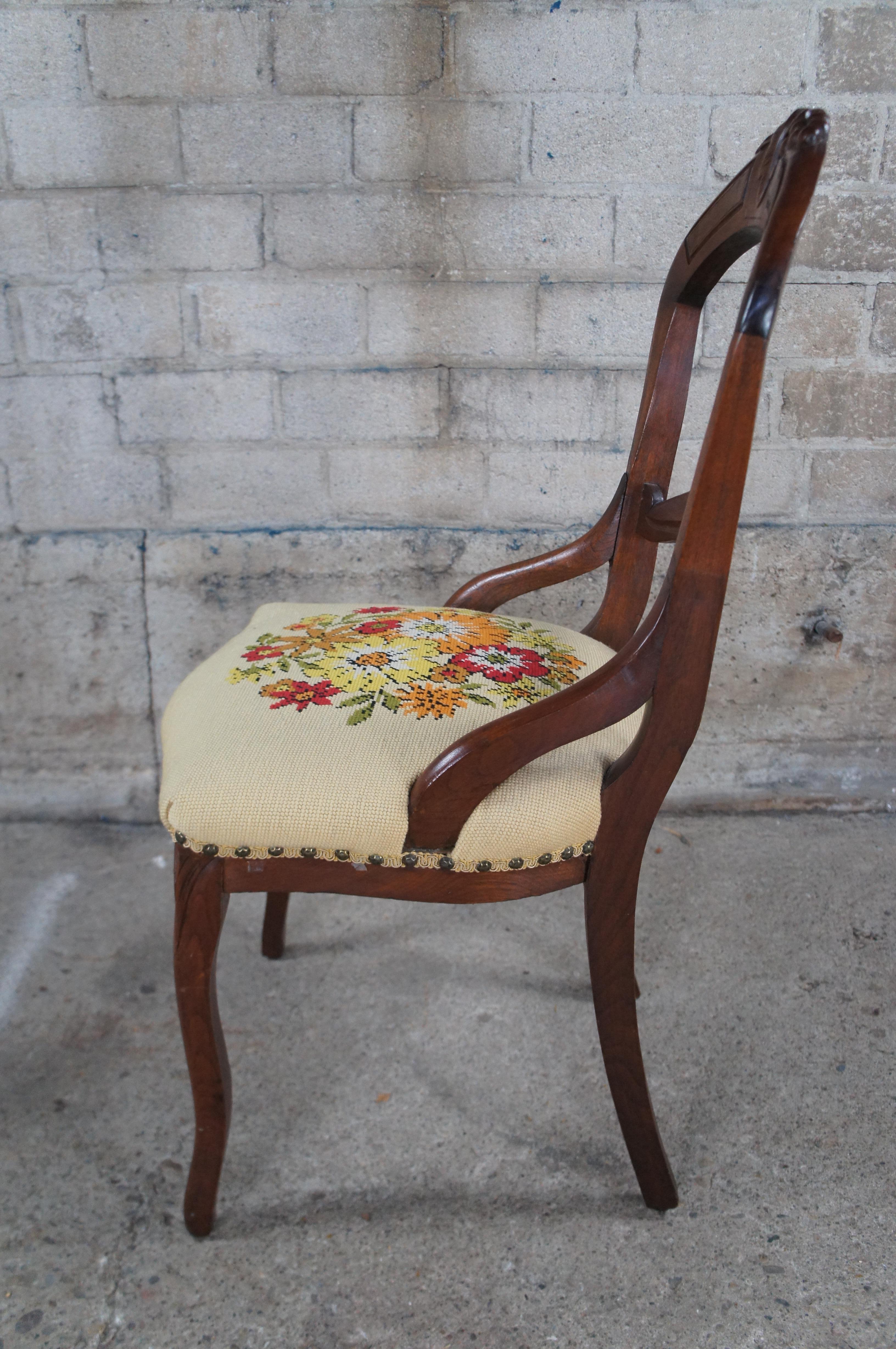 Silla auxiliar de comedor antigua victoriana de nogal con respaldo en globo en venta 2