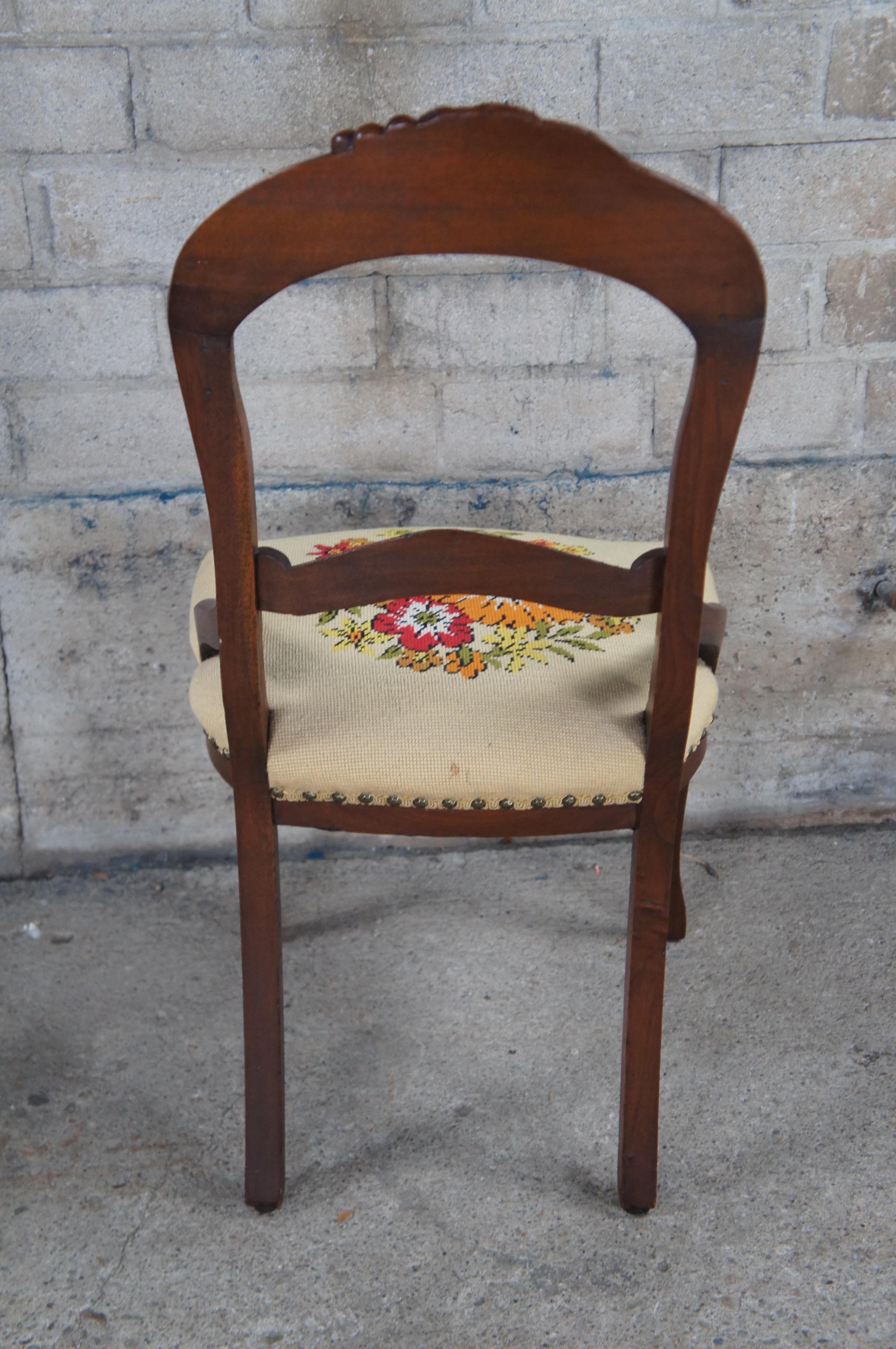 Silla auxiliar de comedor antigua victoriana de nogal con respaldo en globo en venta 3